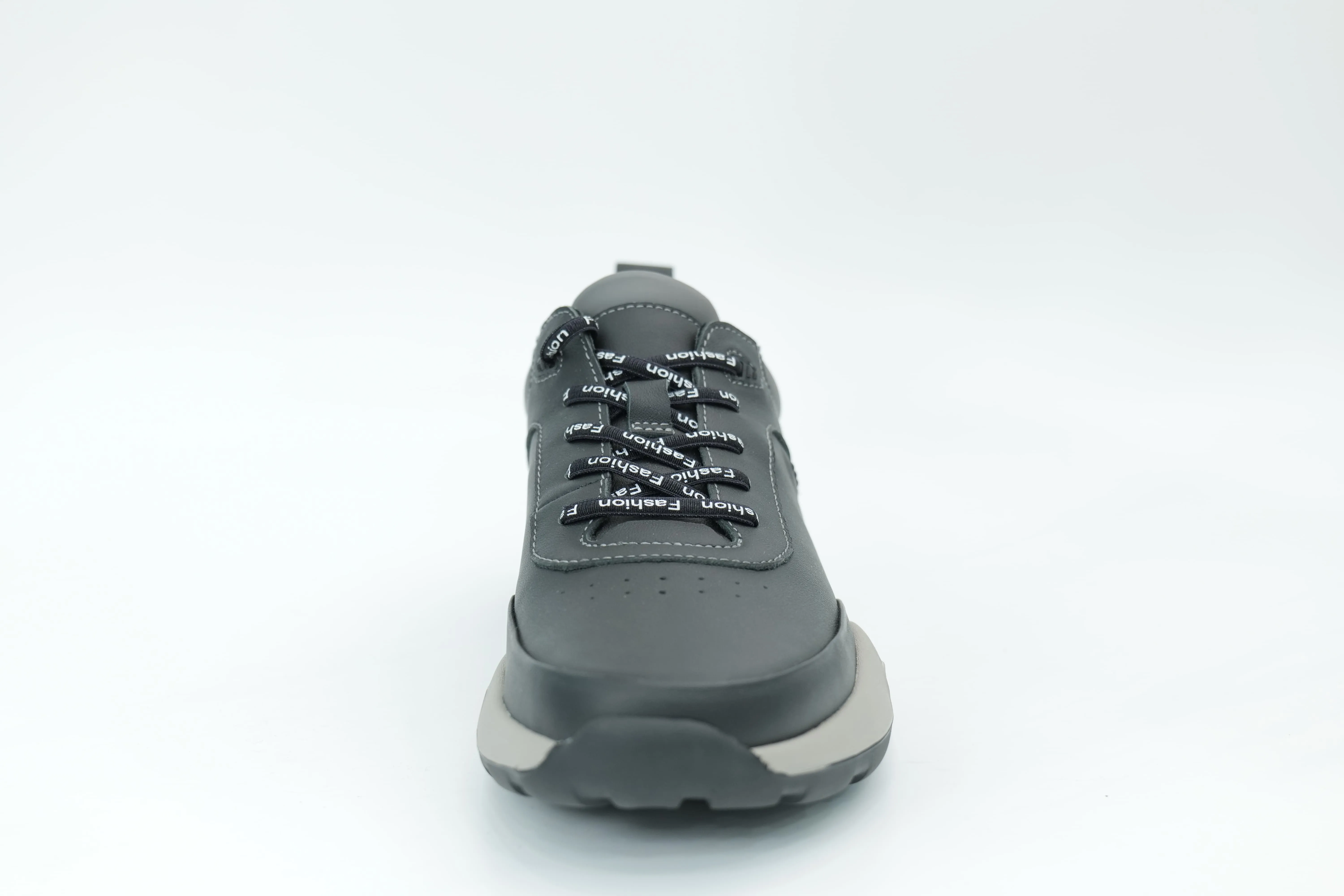 Sports shoes
