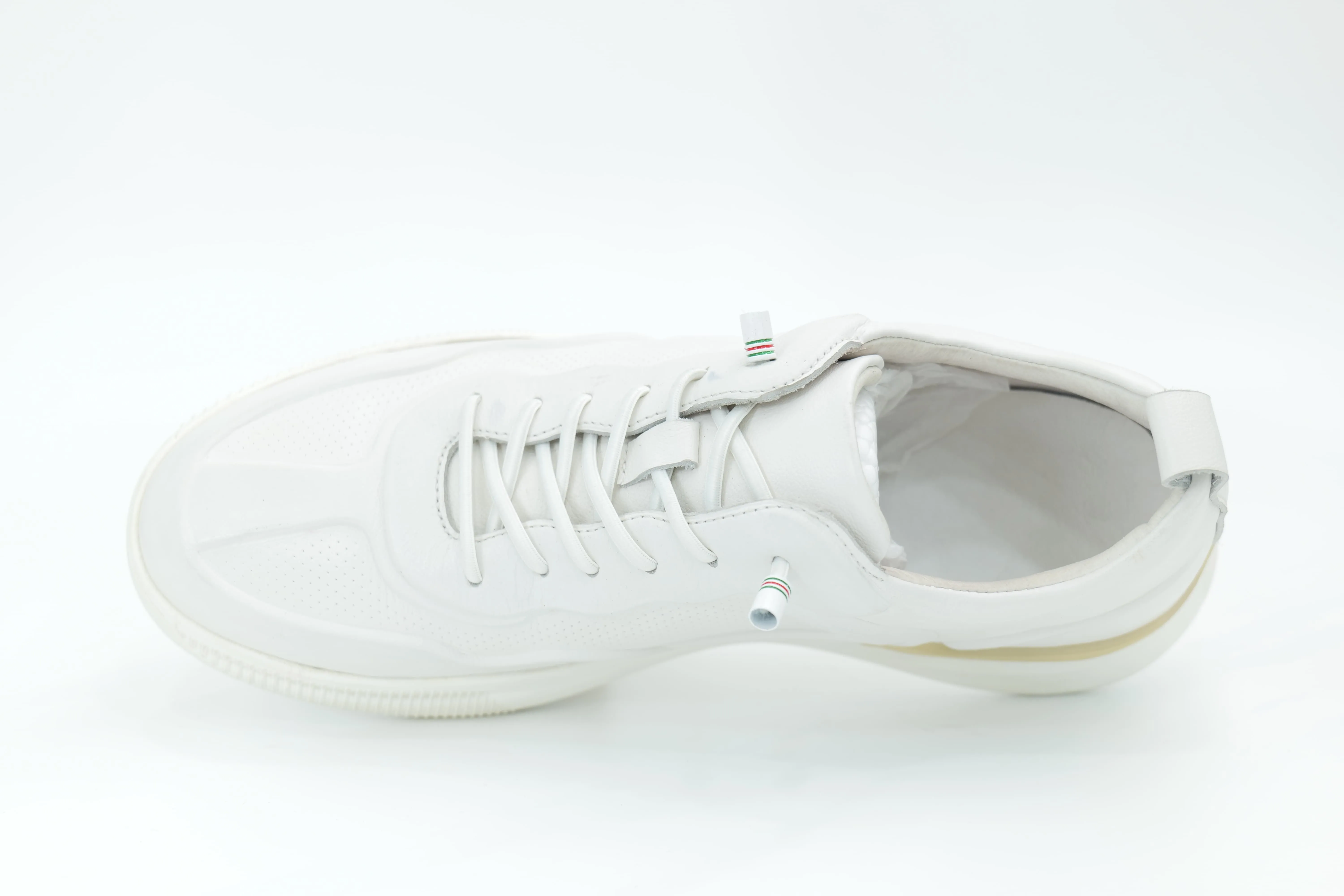 Sports shoes