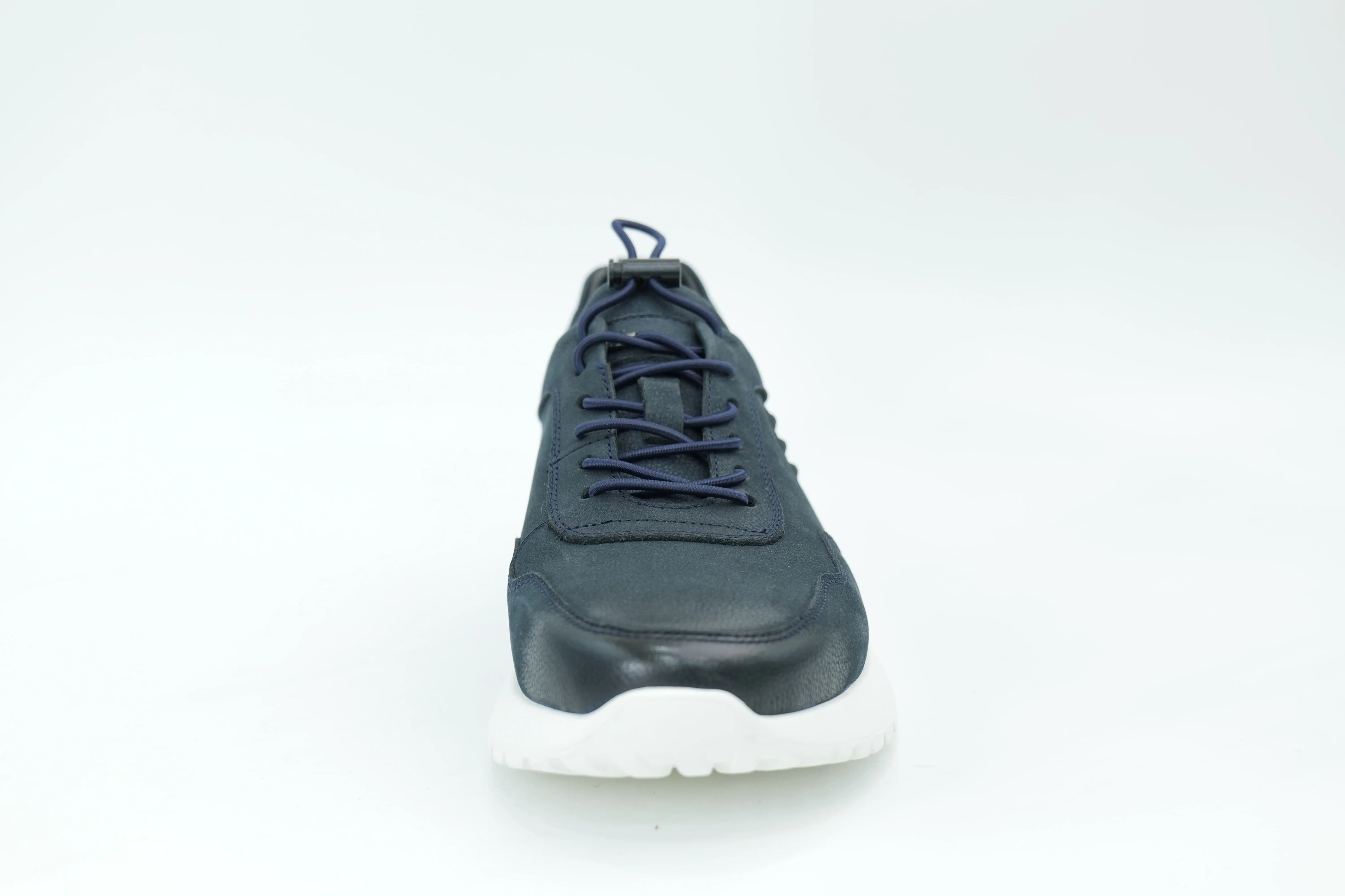 Sports shoes