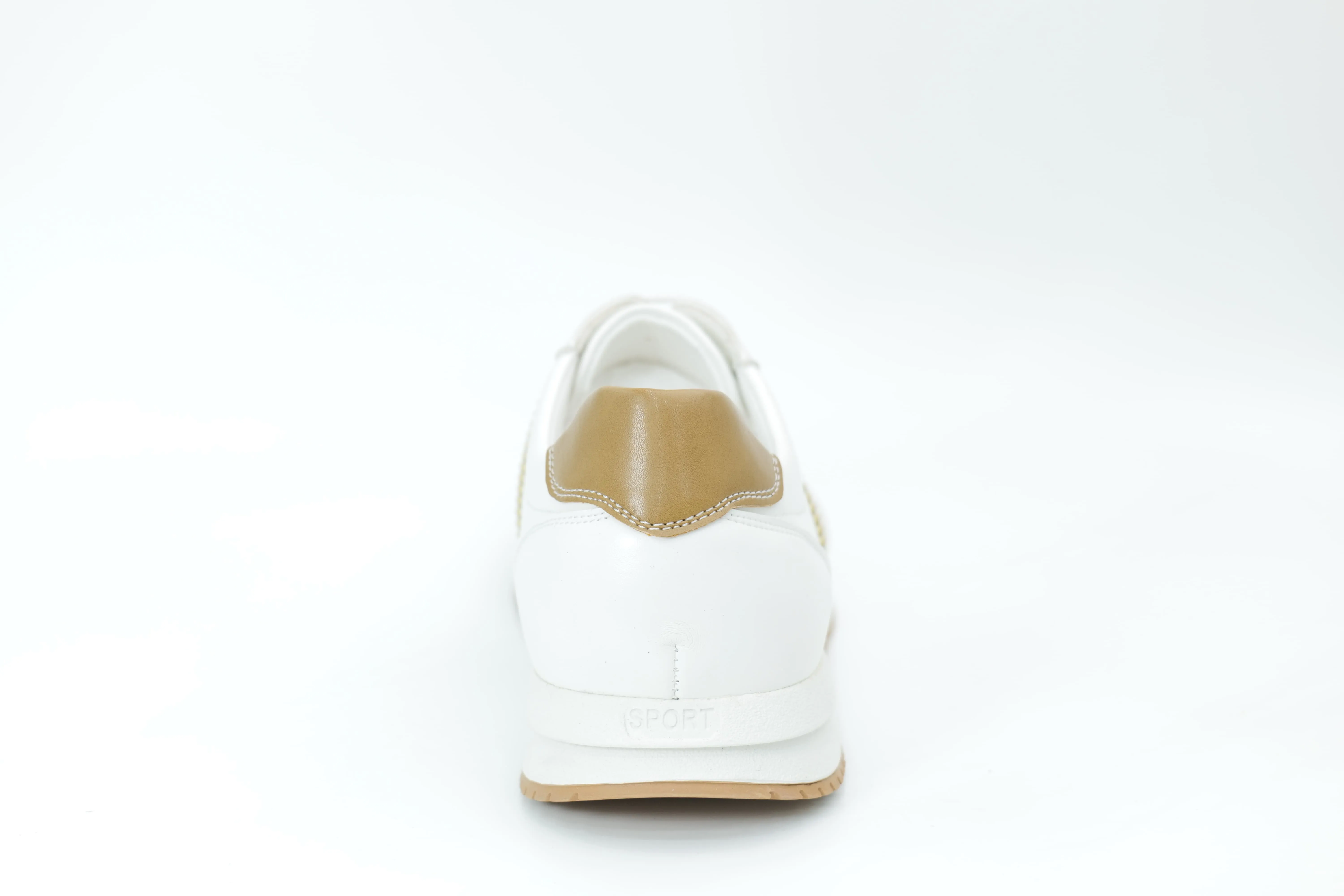 Sports shoes