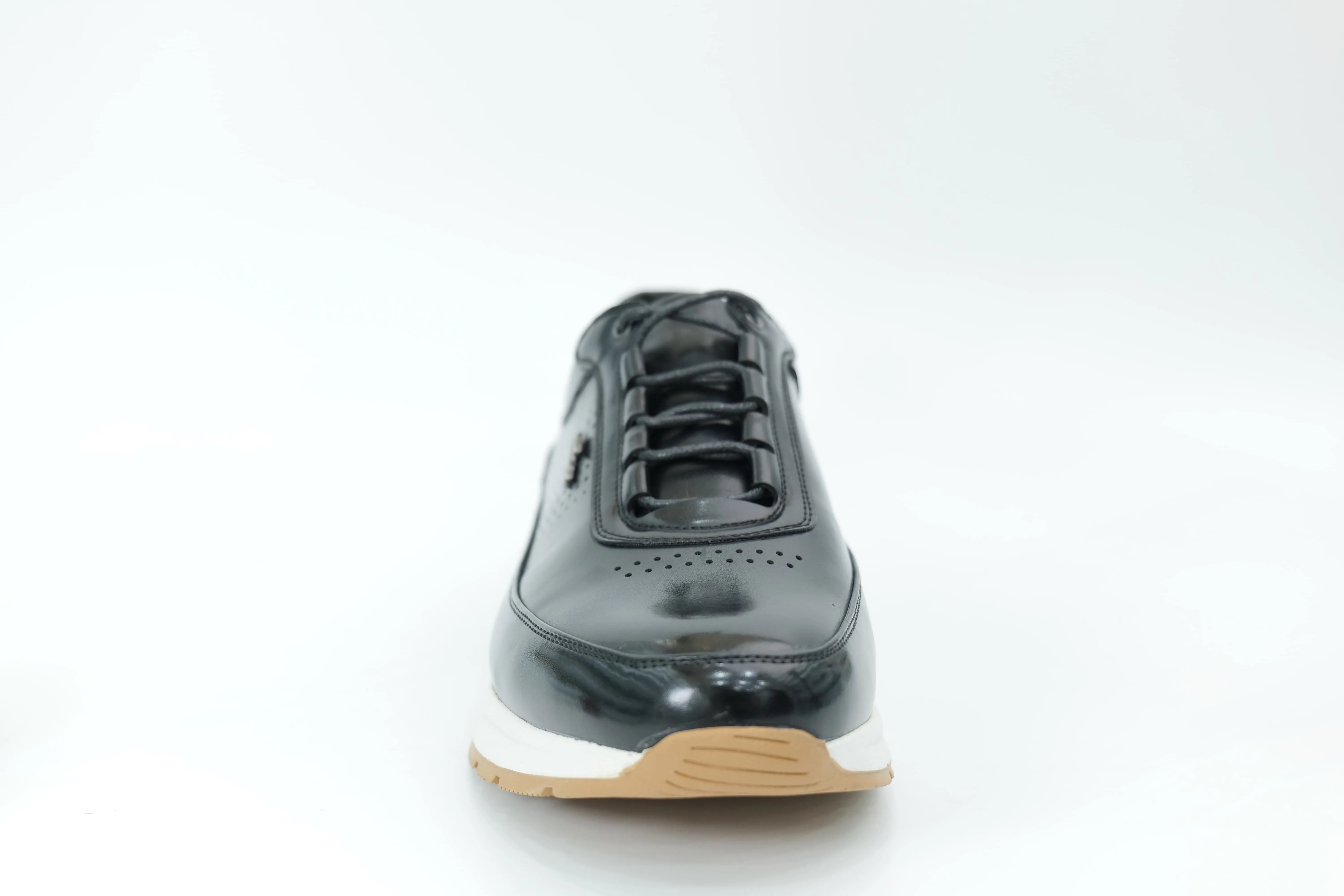 Sports shoes