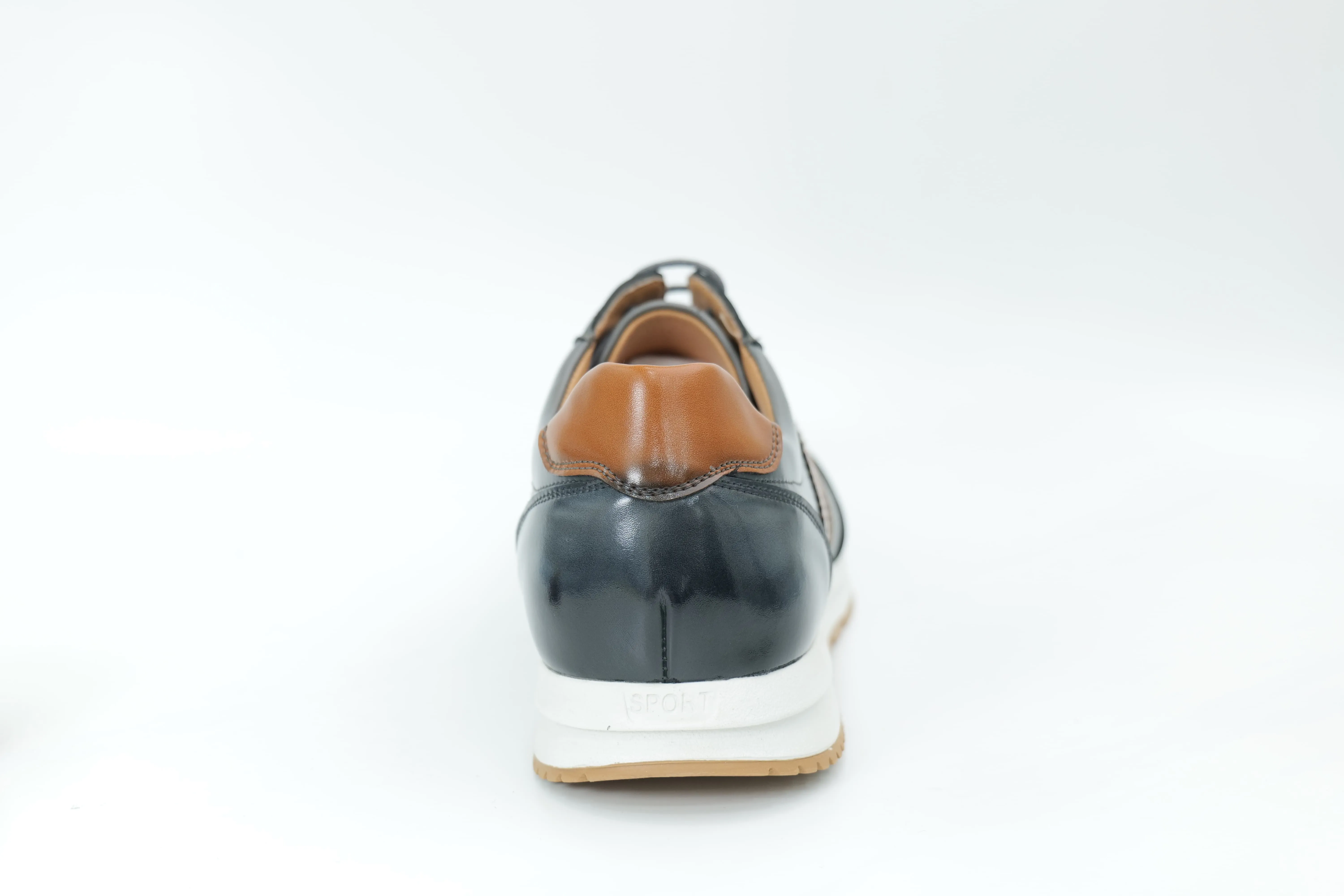 Sports shoes