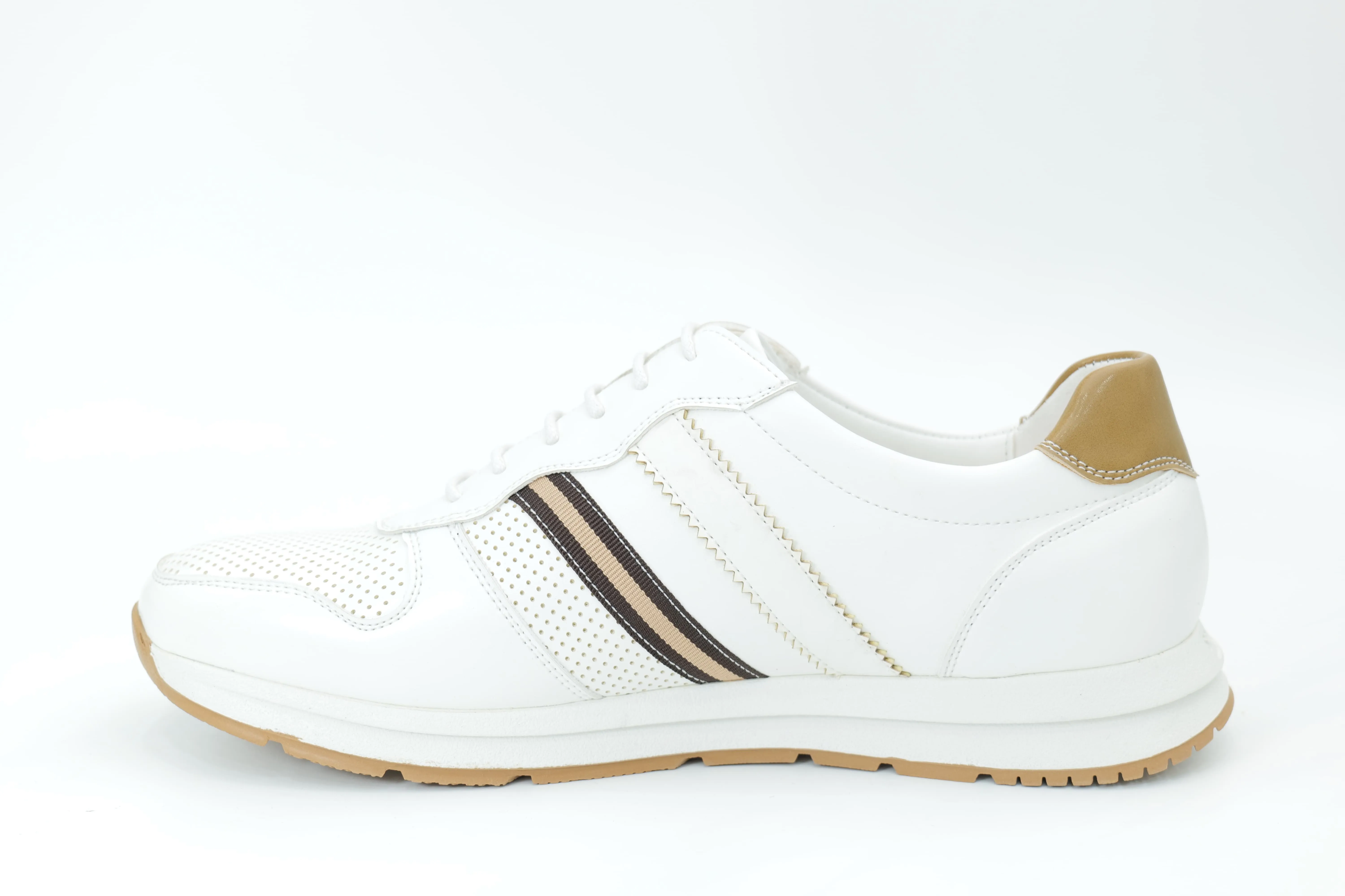 Sports shoes