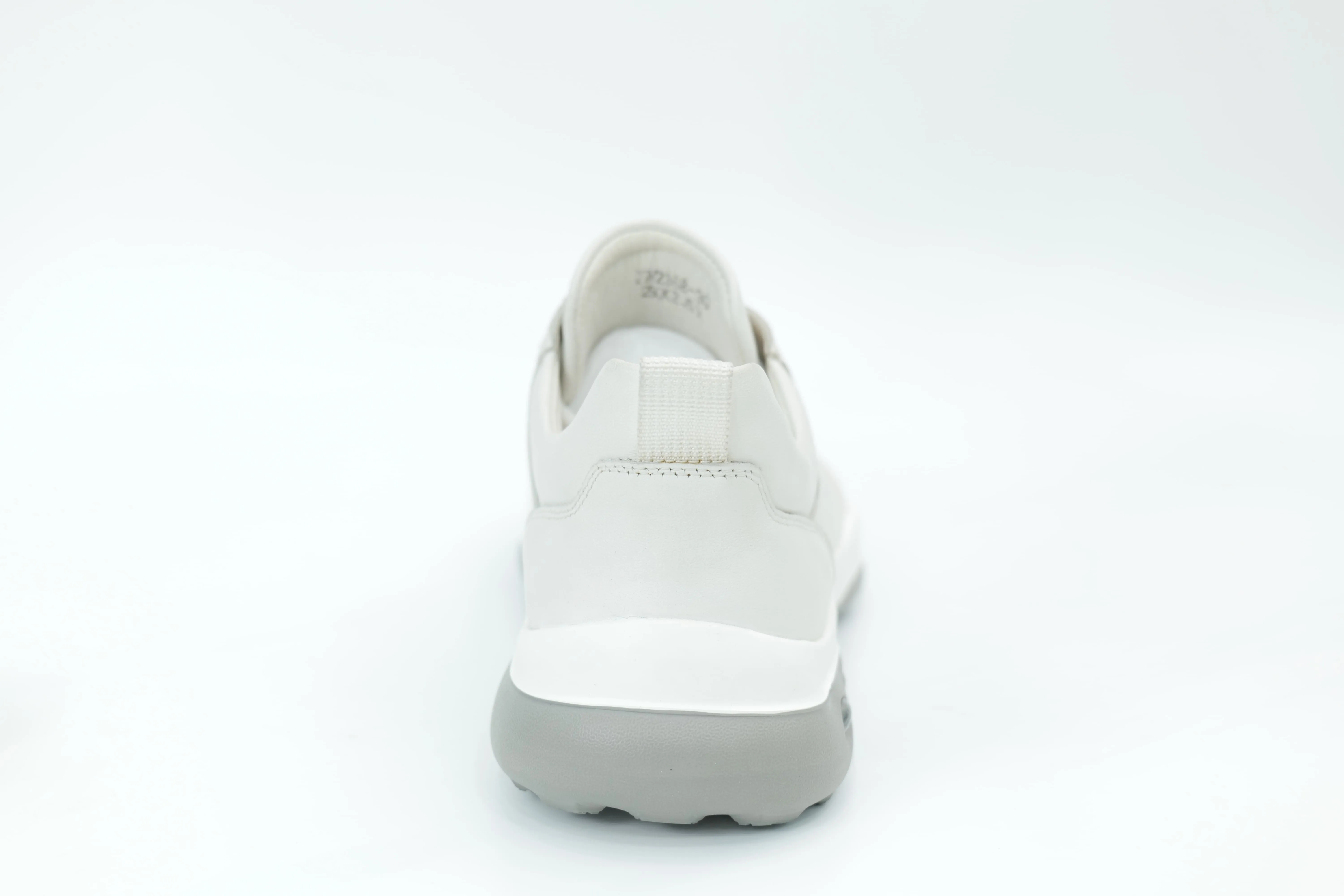 Sports shoes