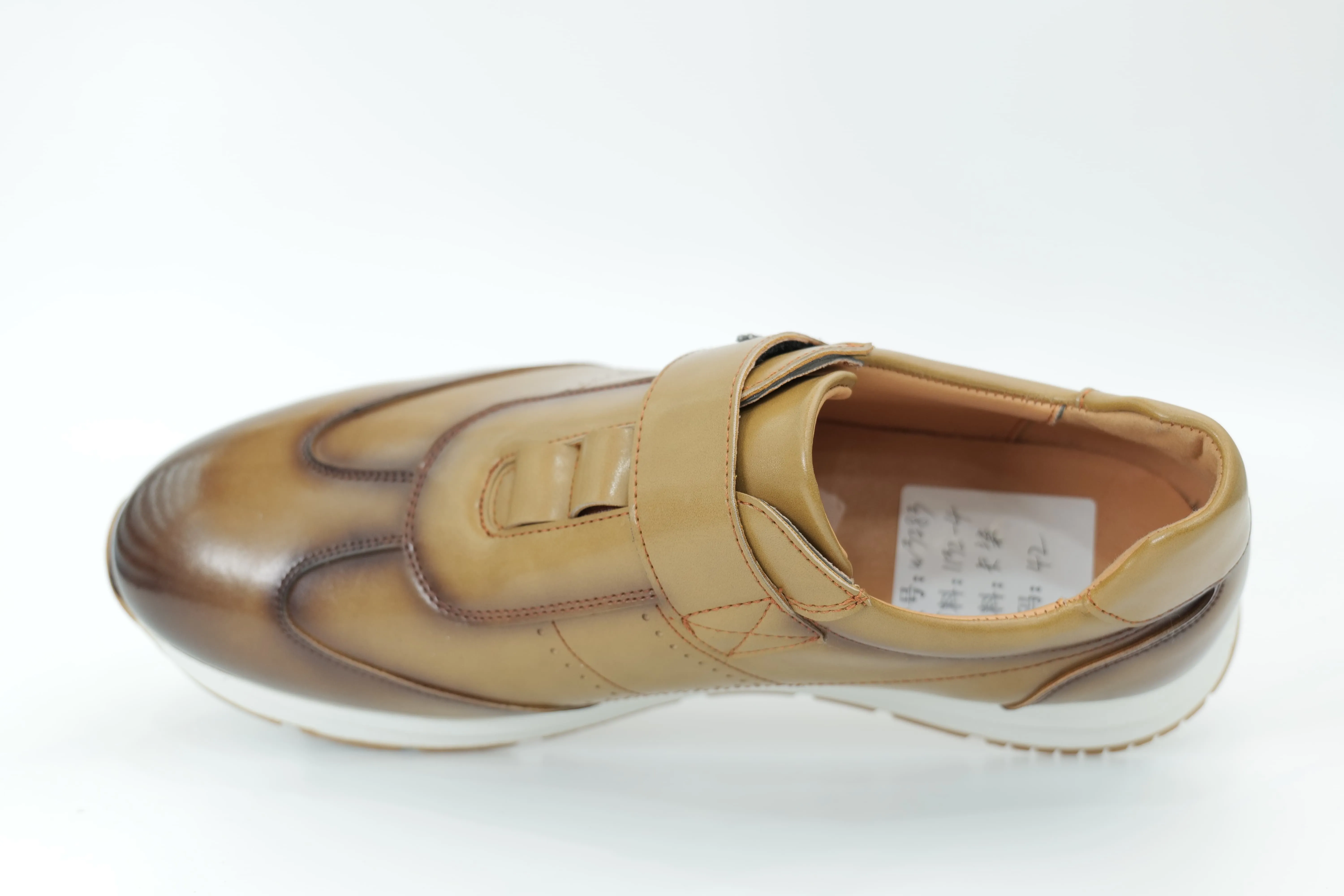 Sports shoes