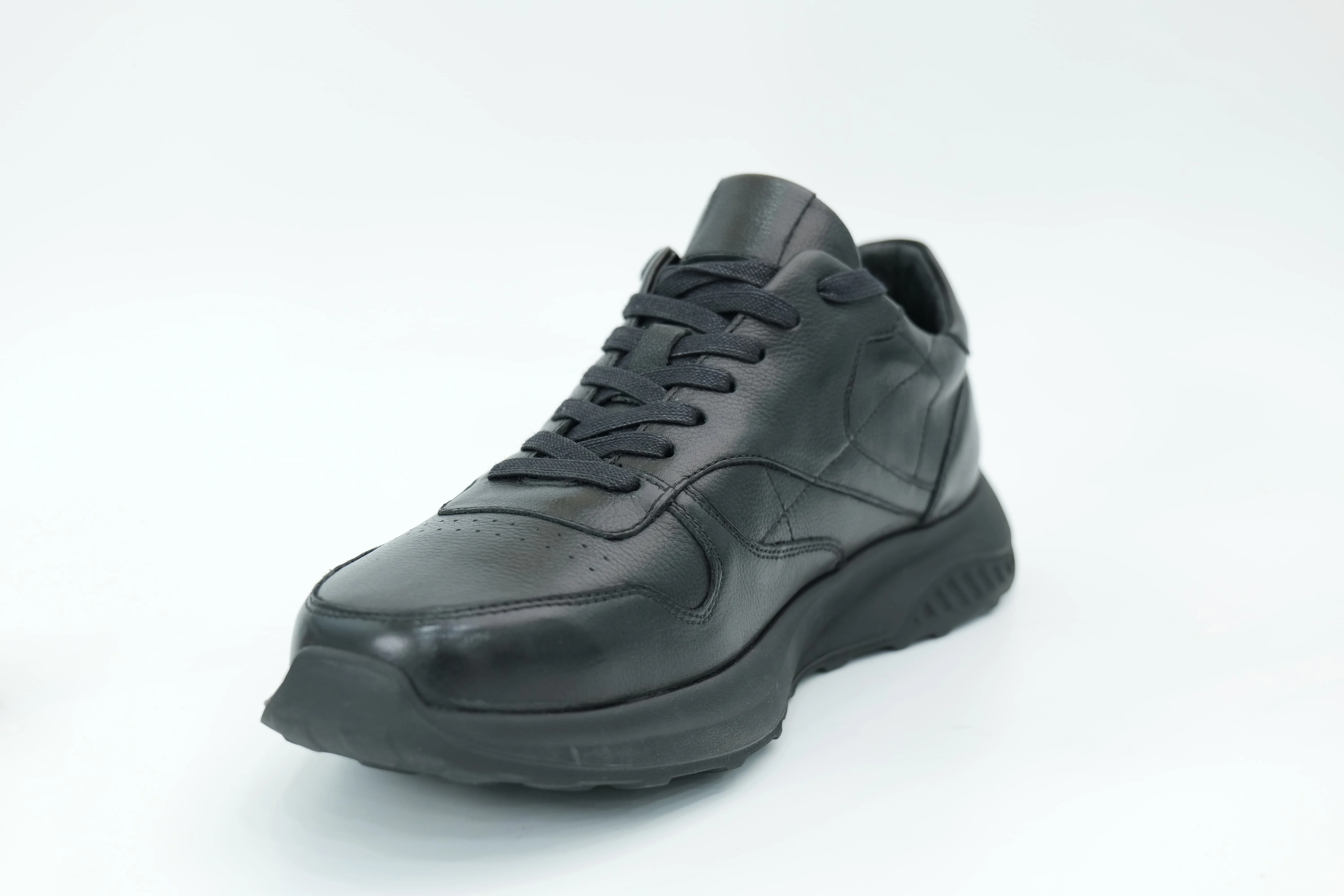 Sports shoes