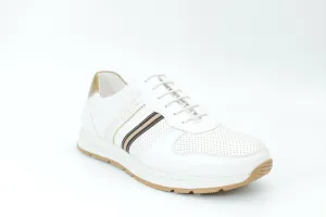 Sports shoes