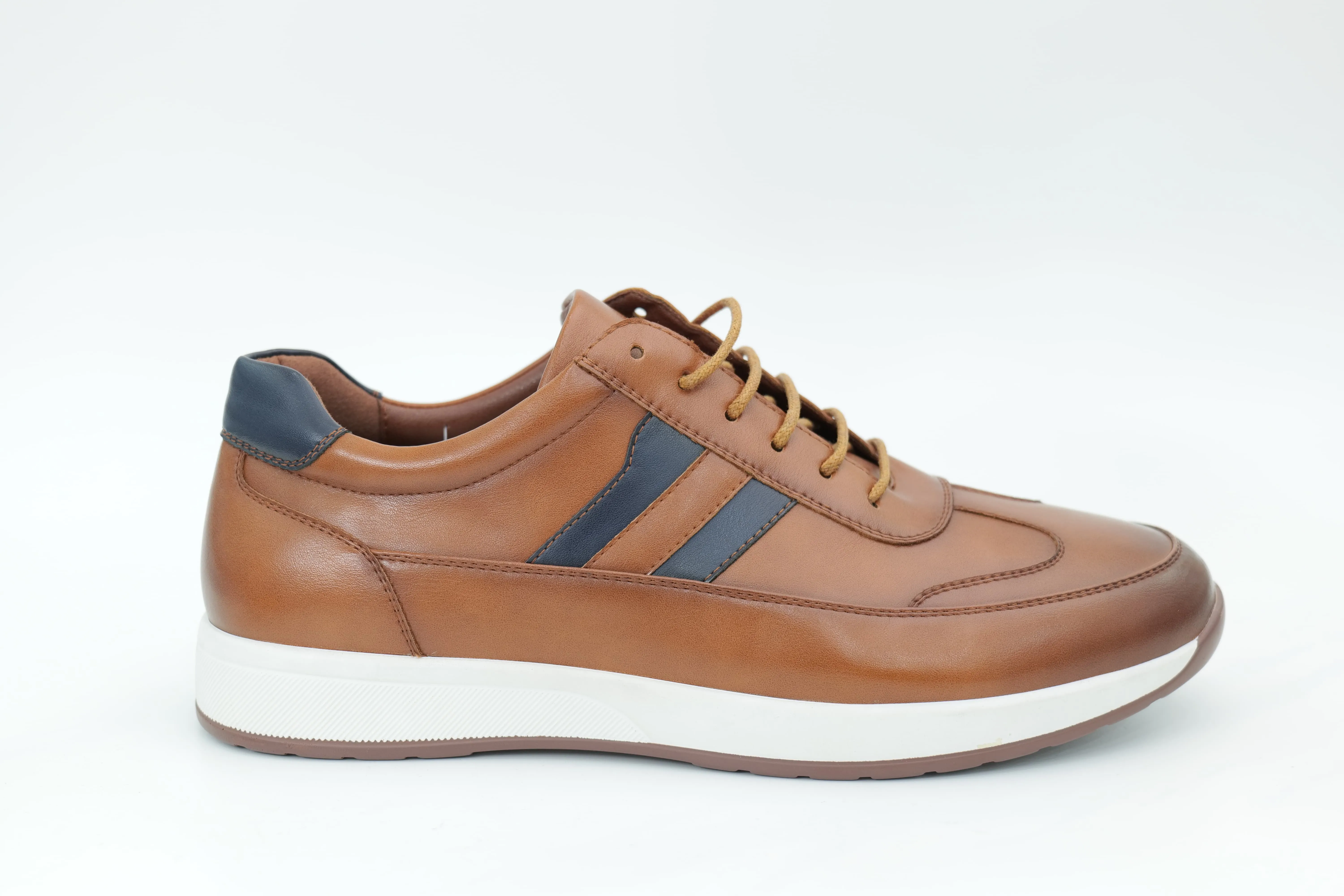 Sports shoes