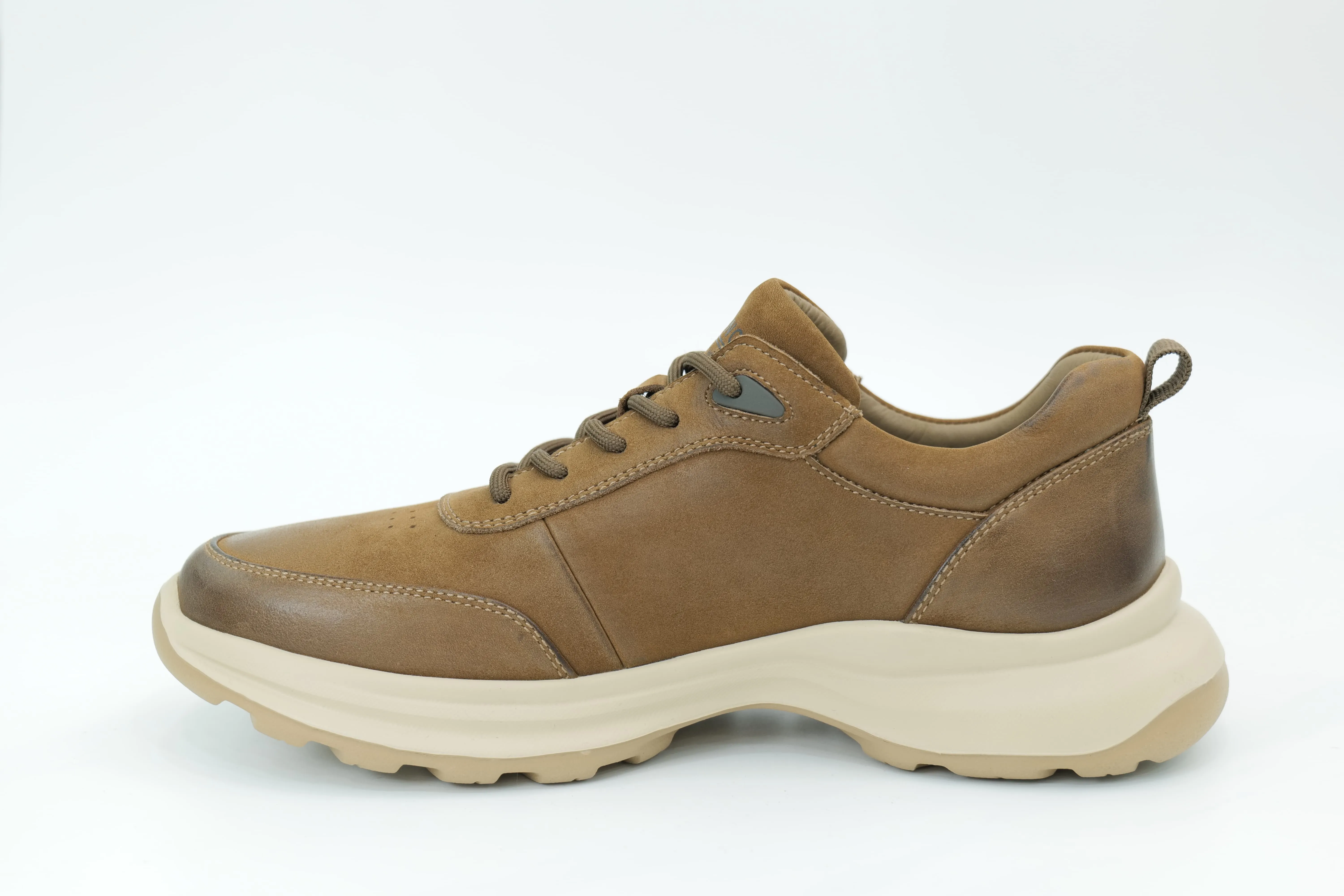 Sports shoes