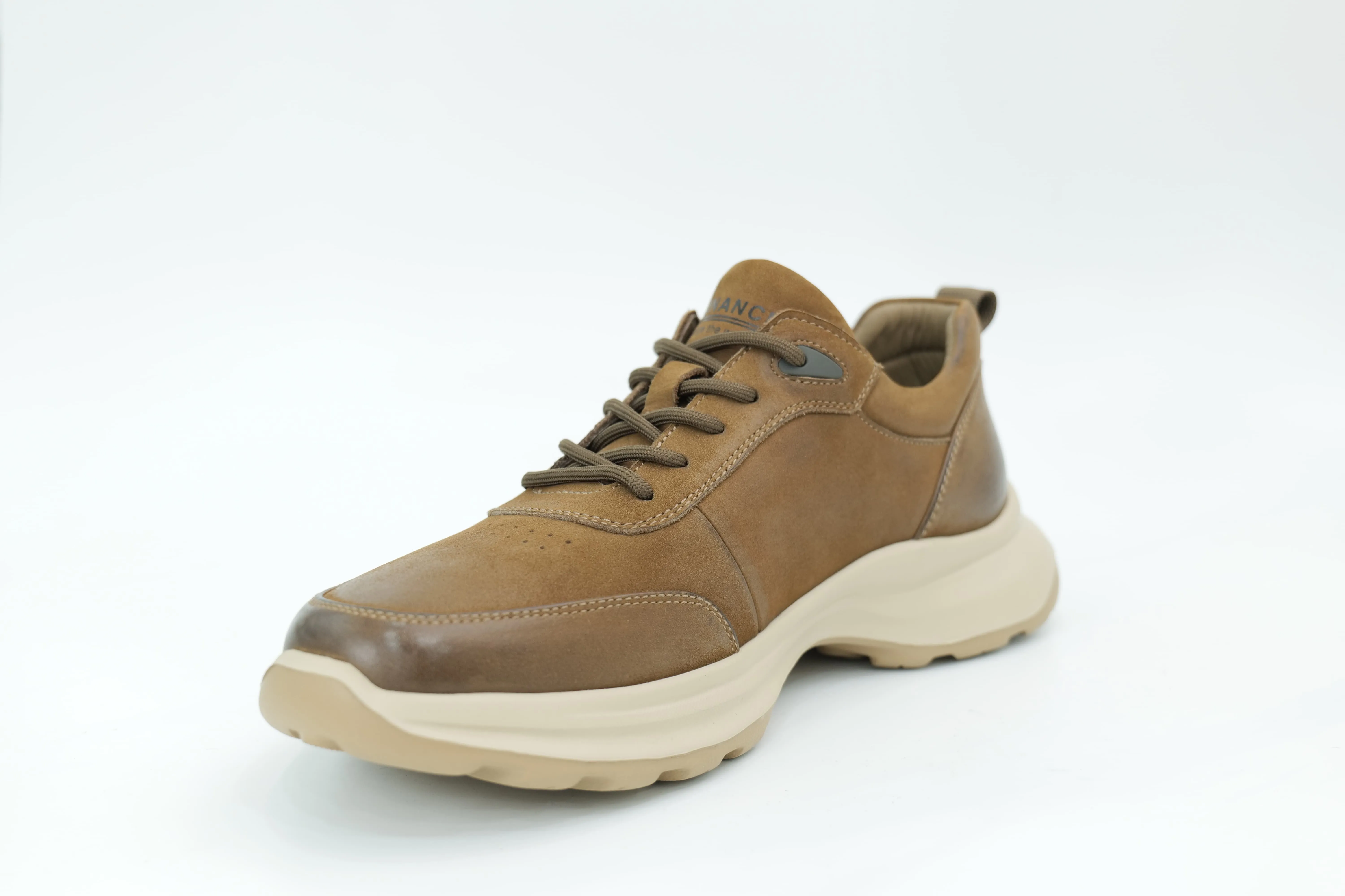 Sports shoes