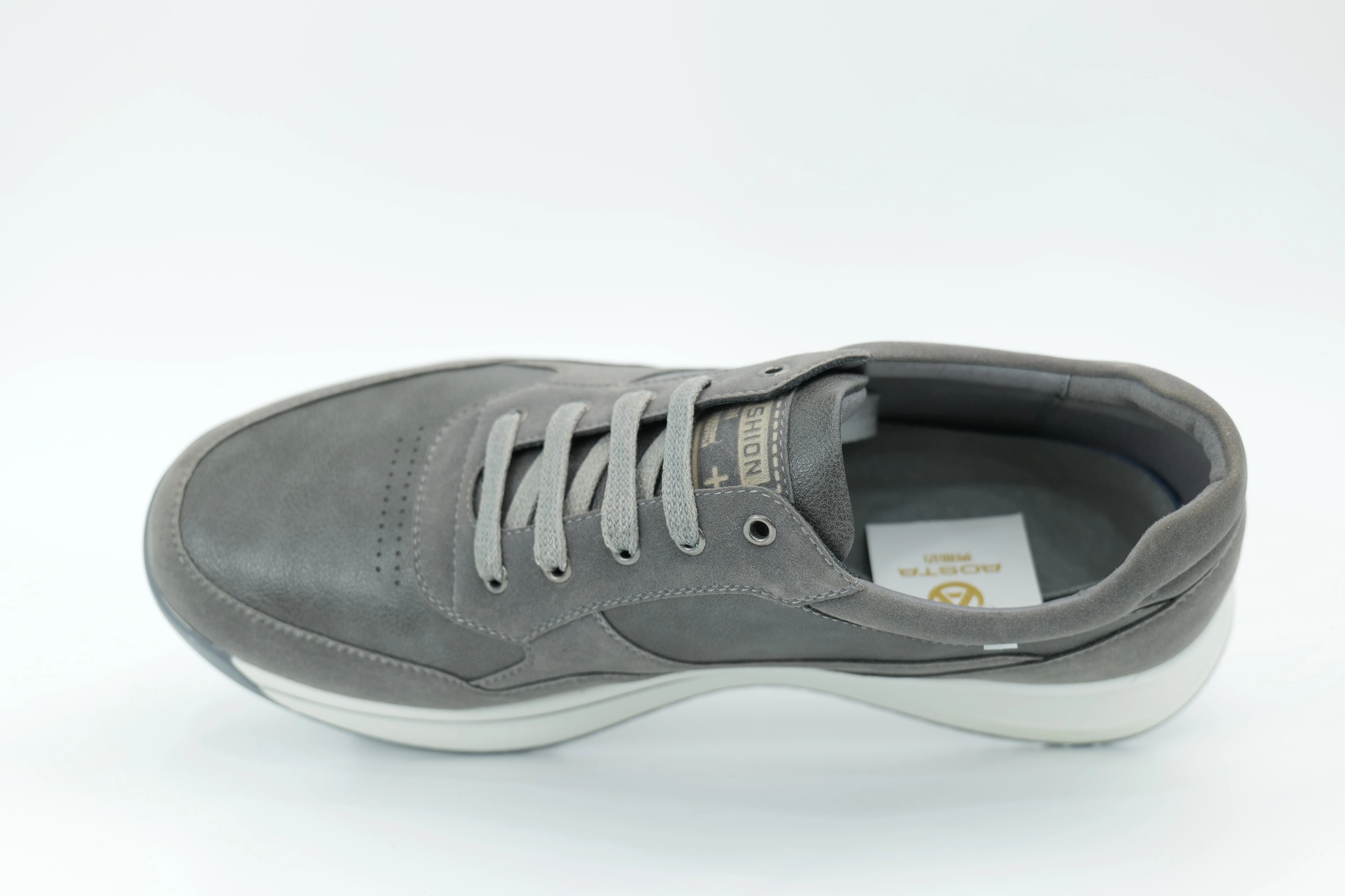 Sports shoes