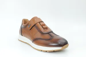 Sports shoes