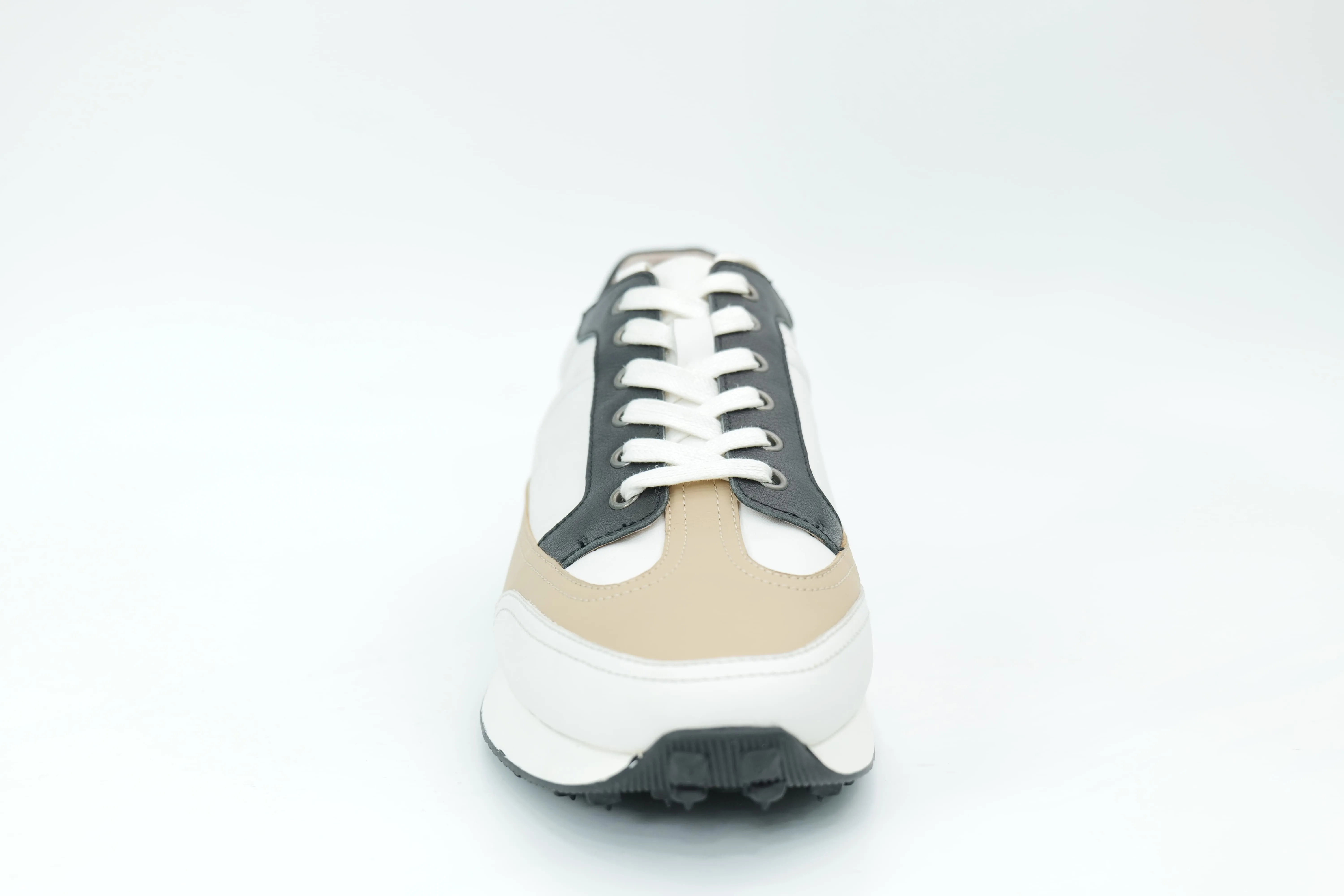 Sports shoes