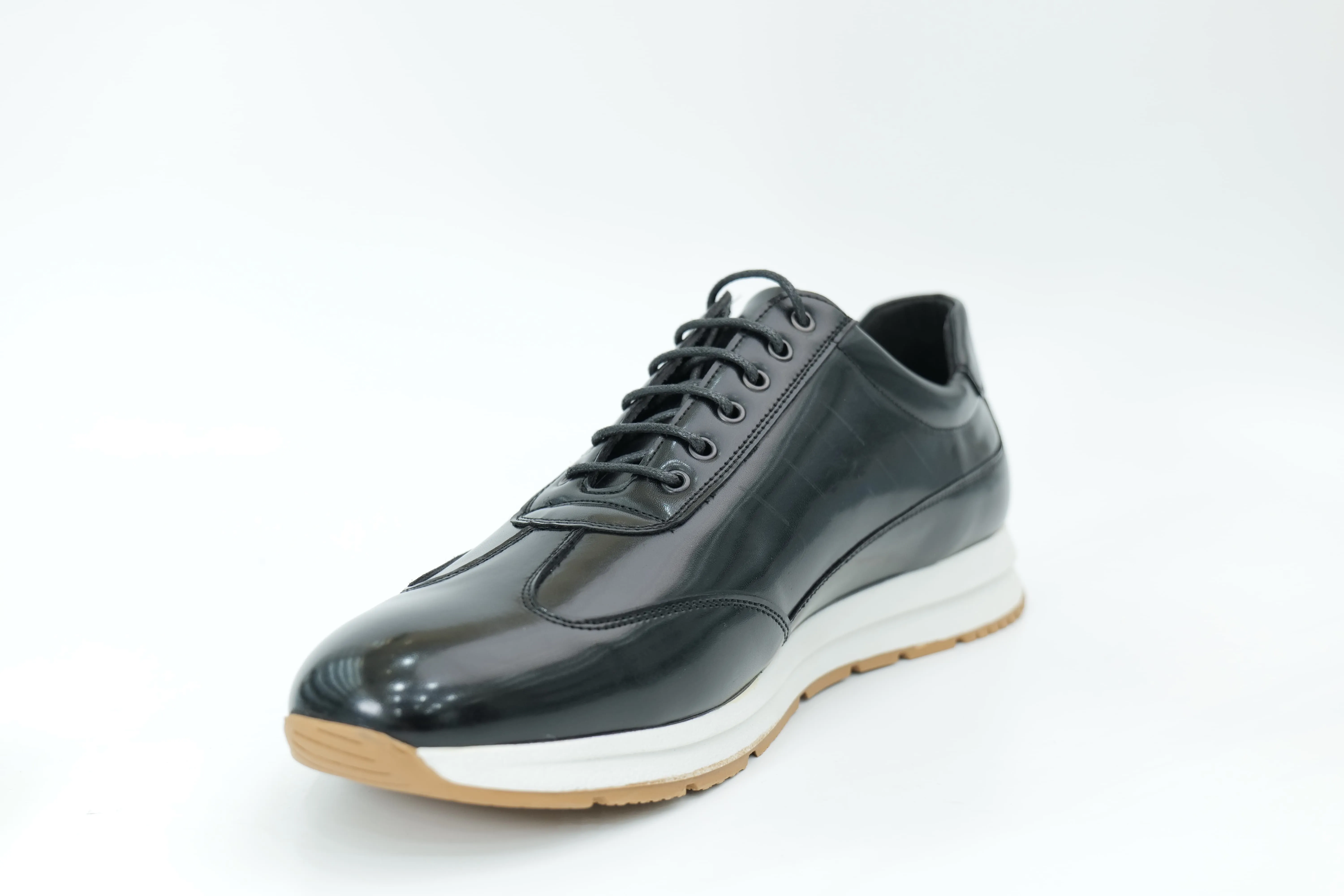 Sports shoes