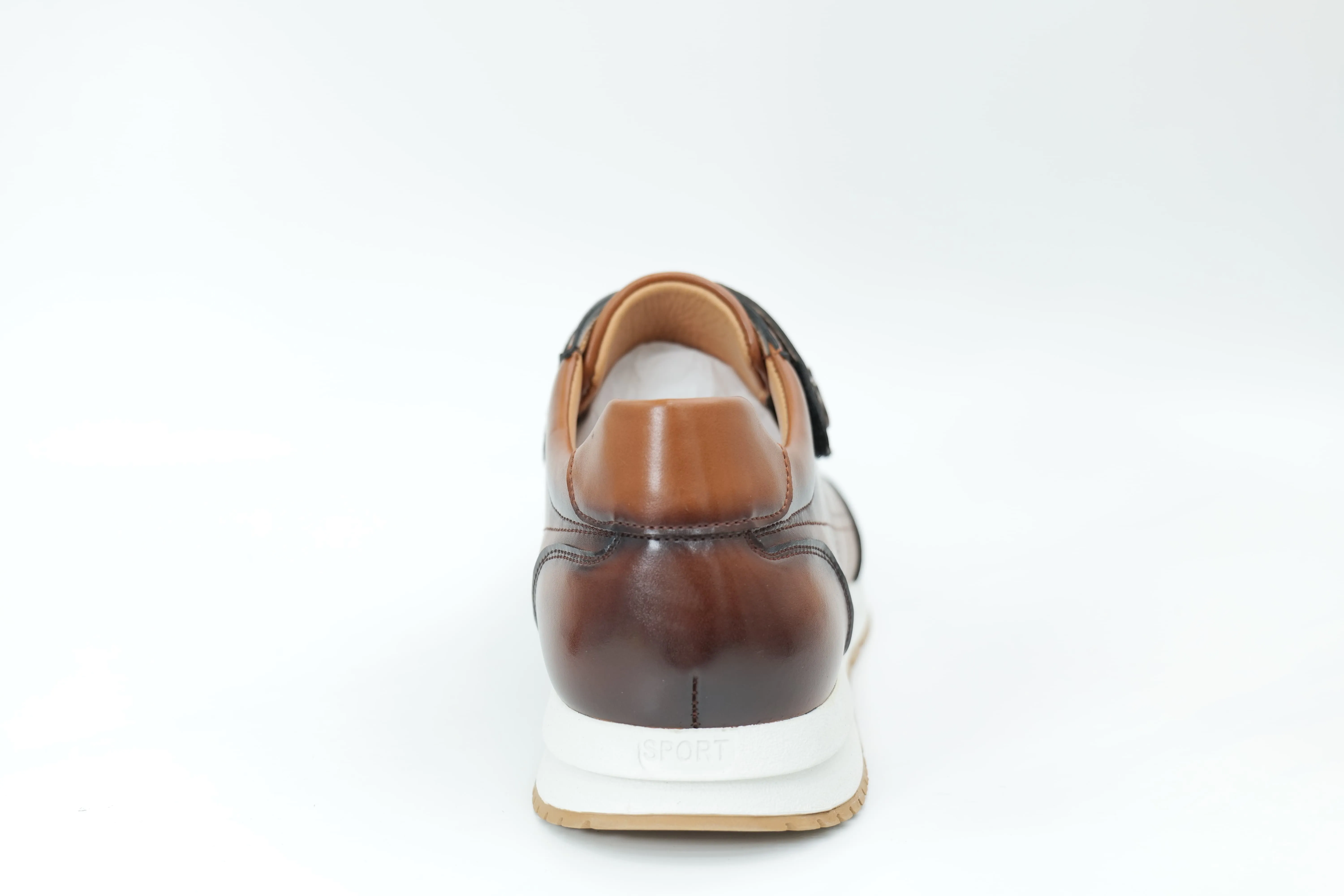 Sports shoes