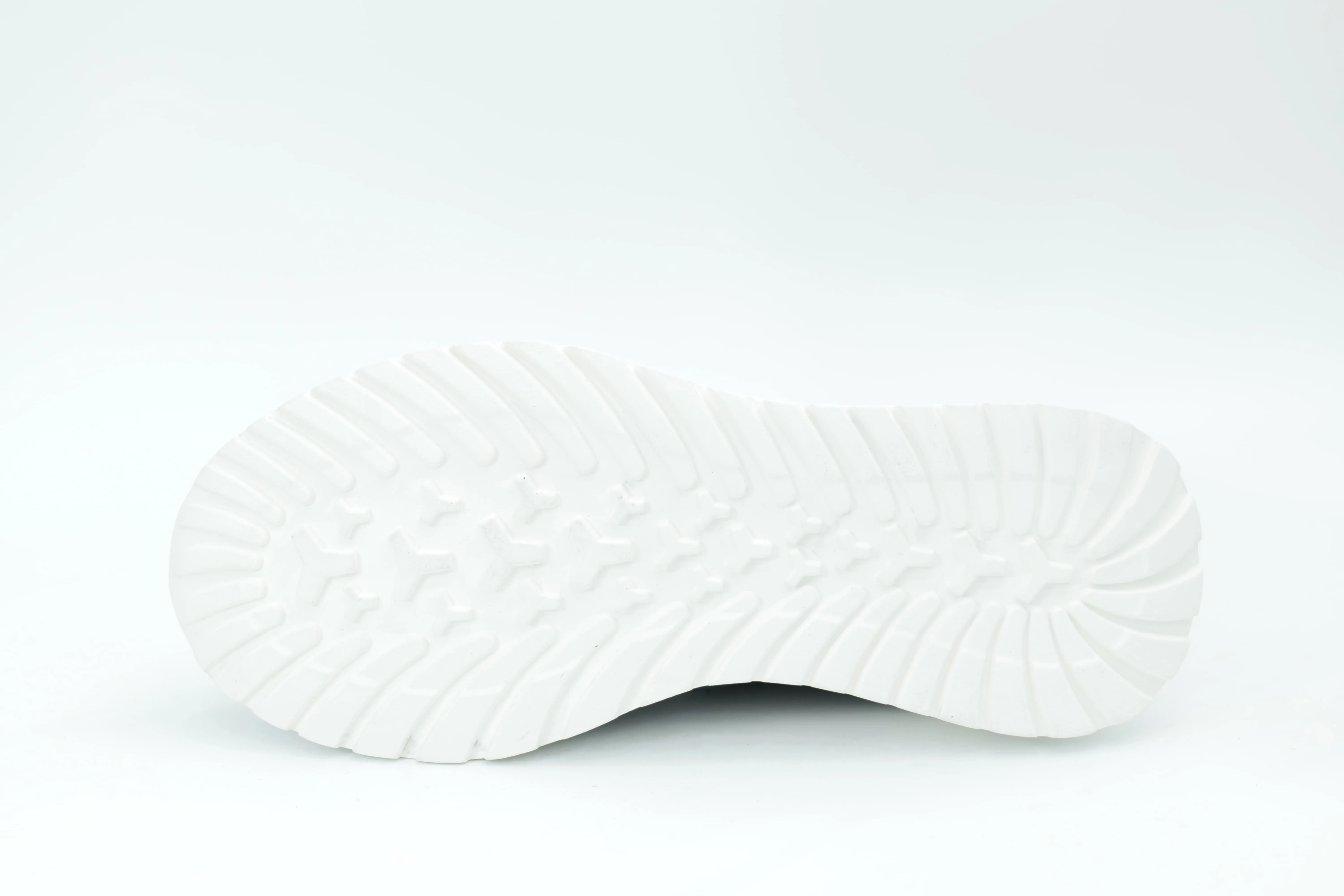 Sports shoes