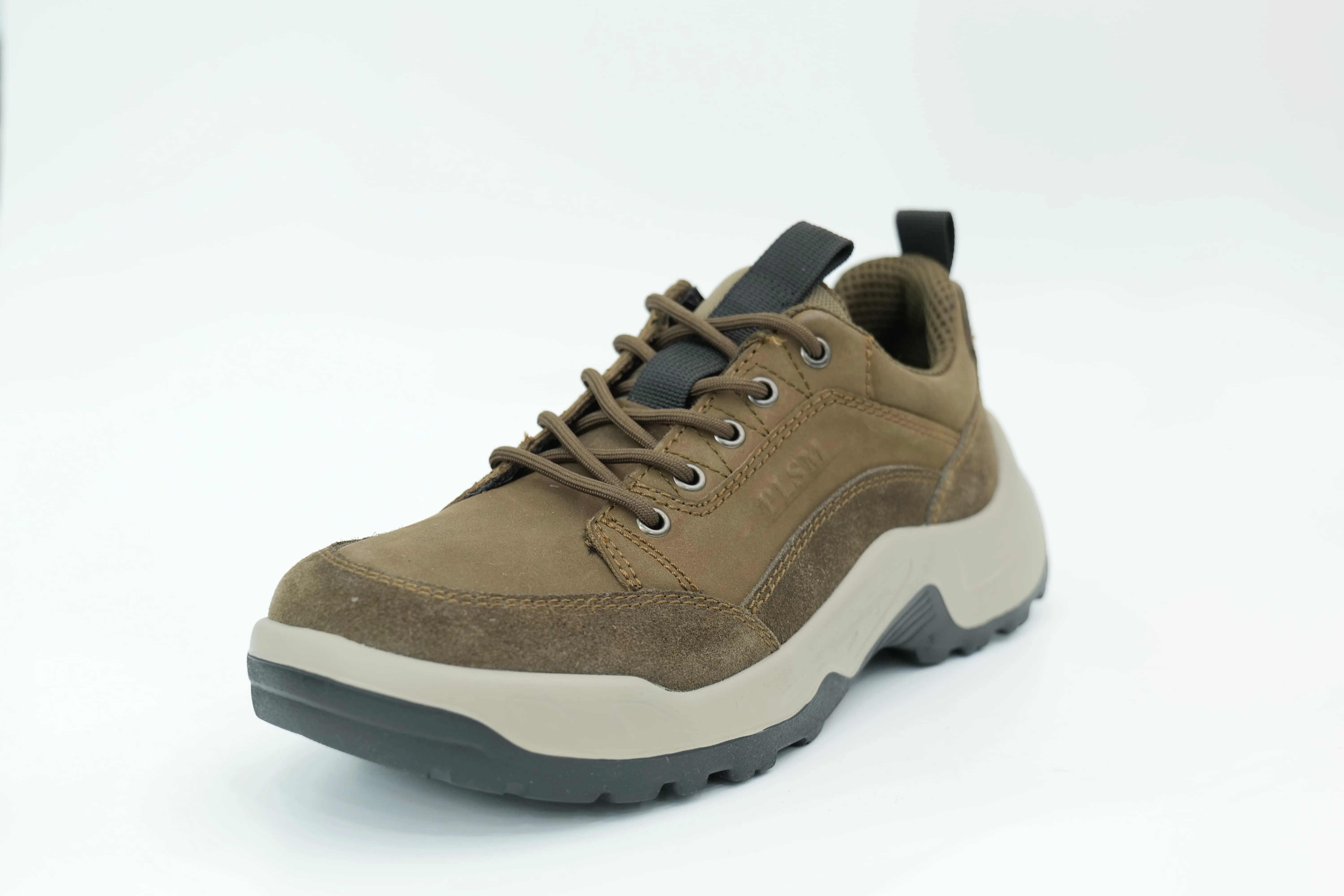Sports shoes