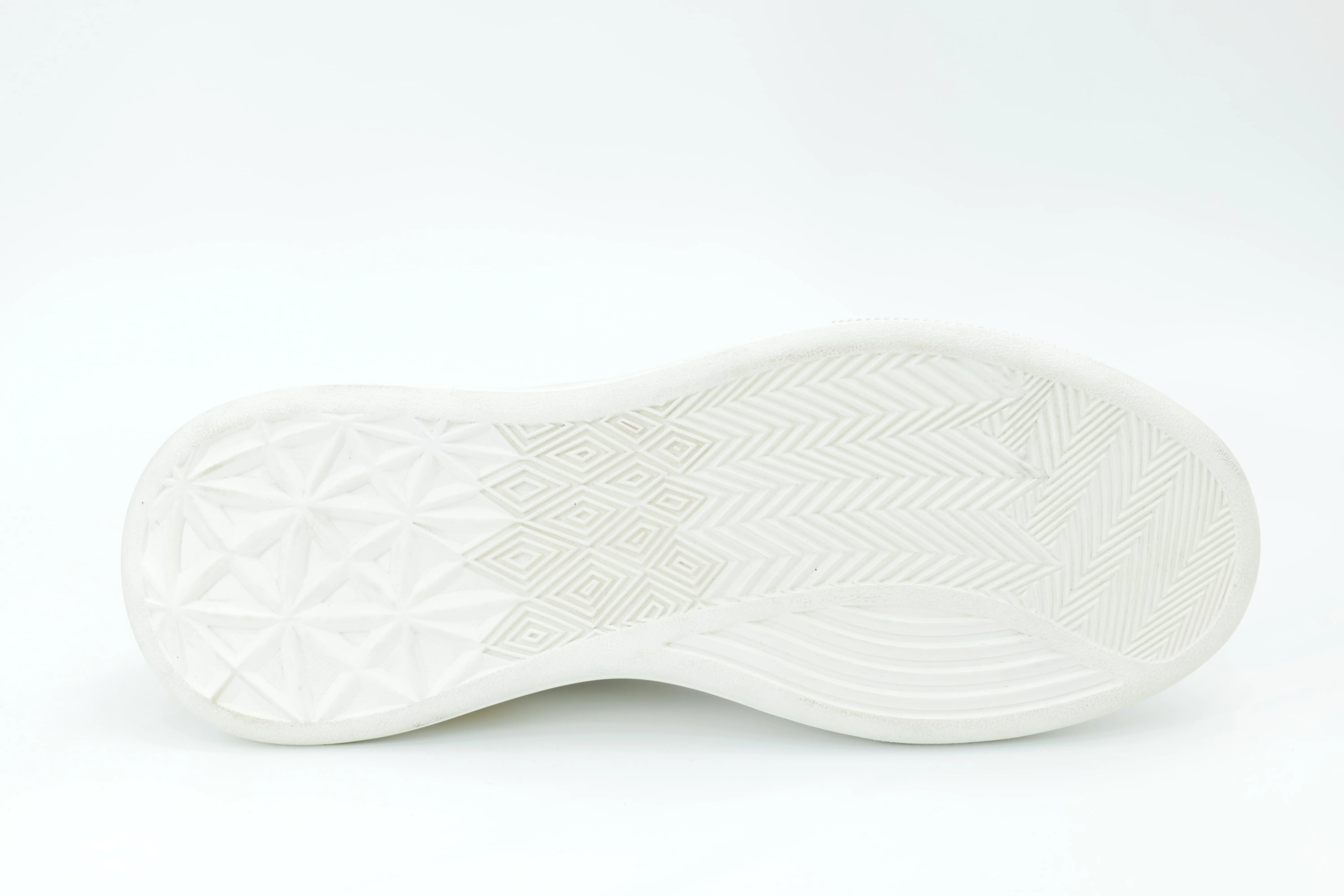 Sports shoes
