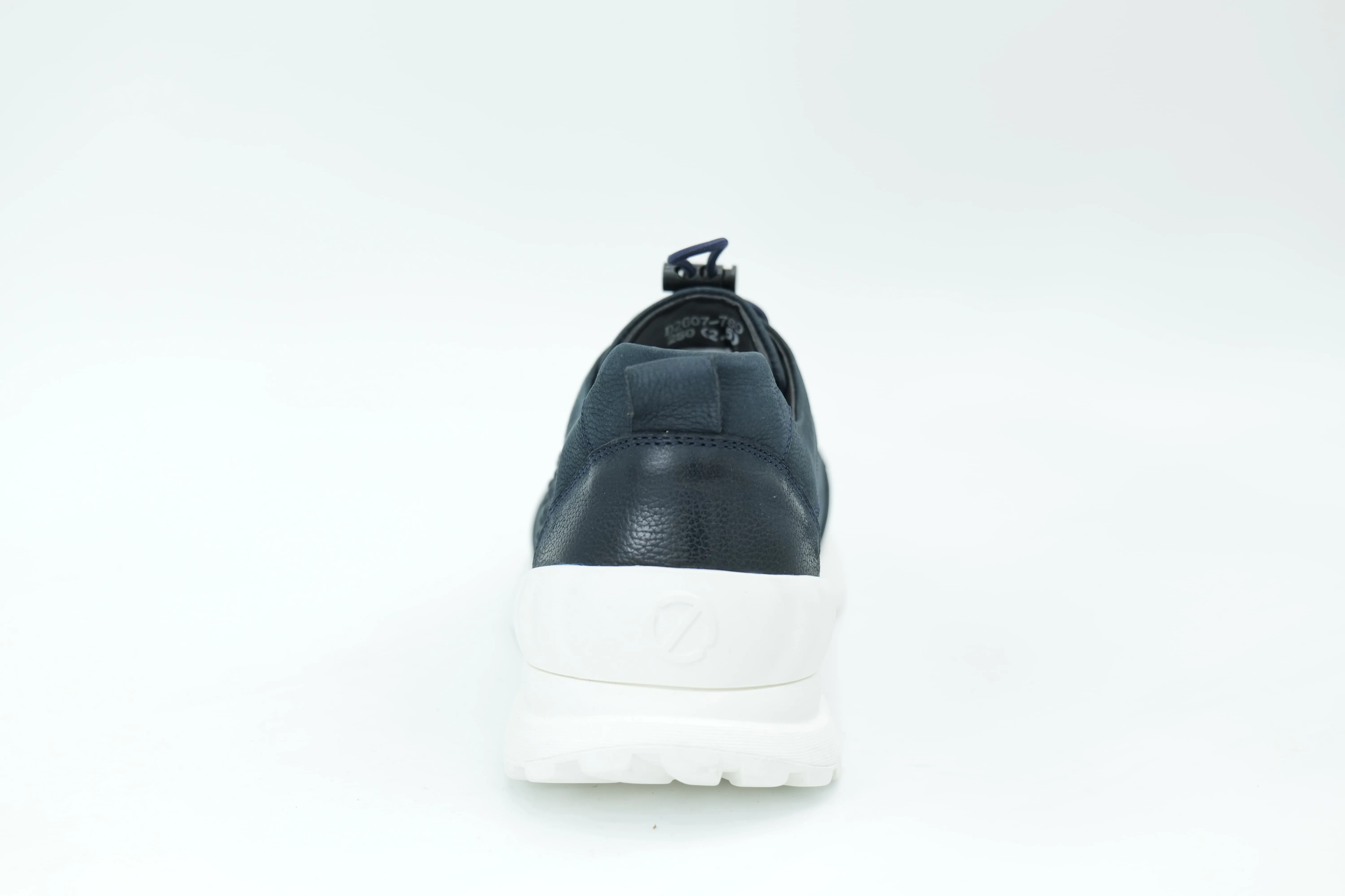Sports shoes