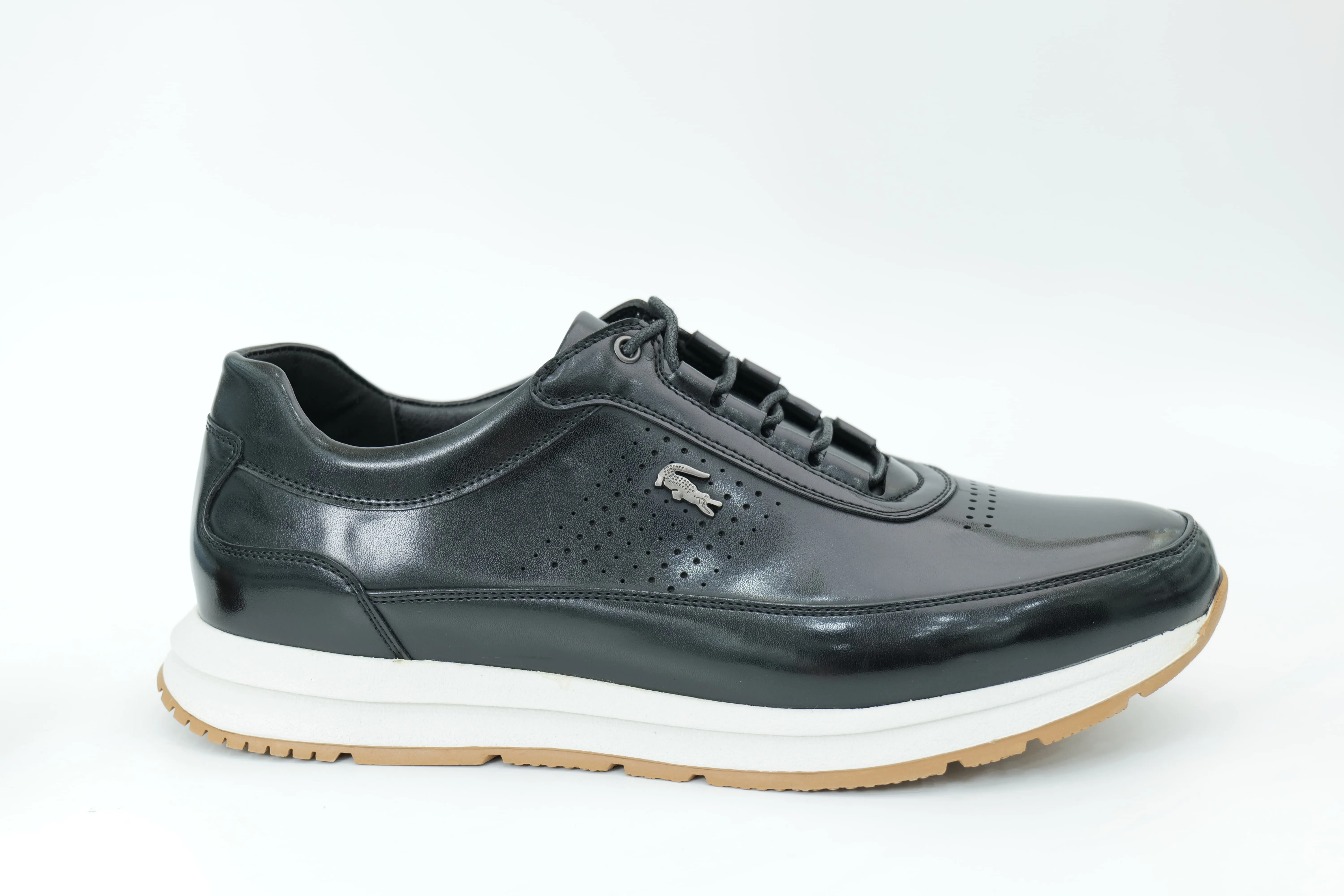 Sports shoes