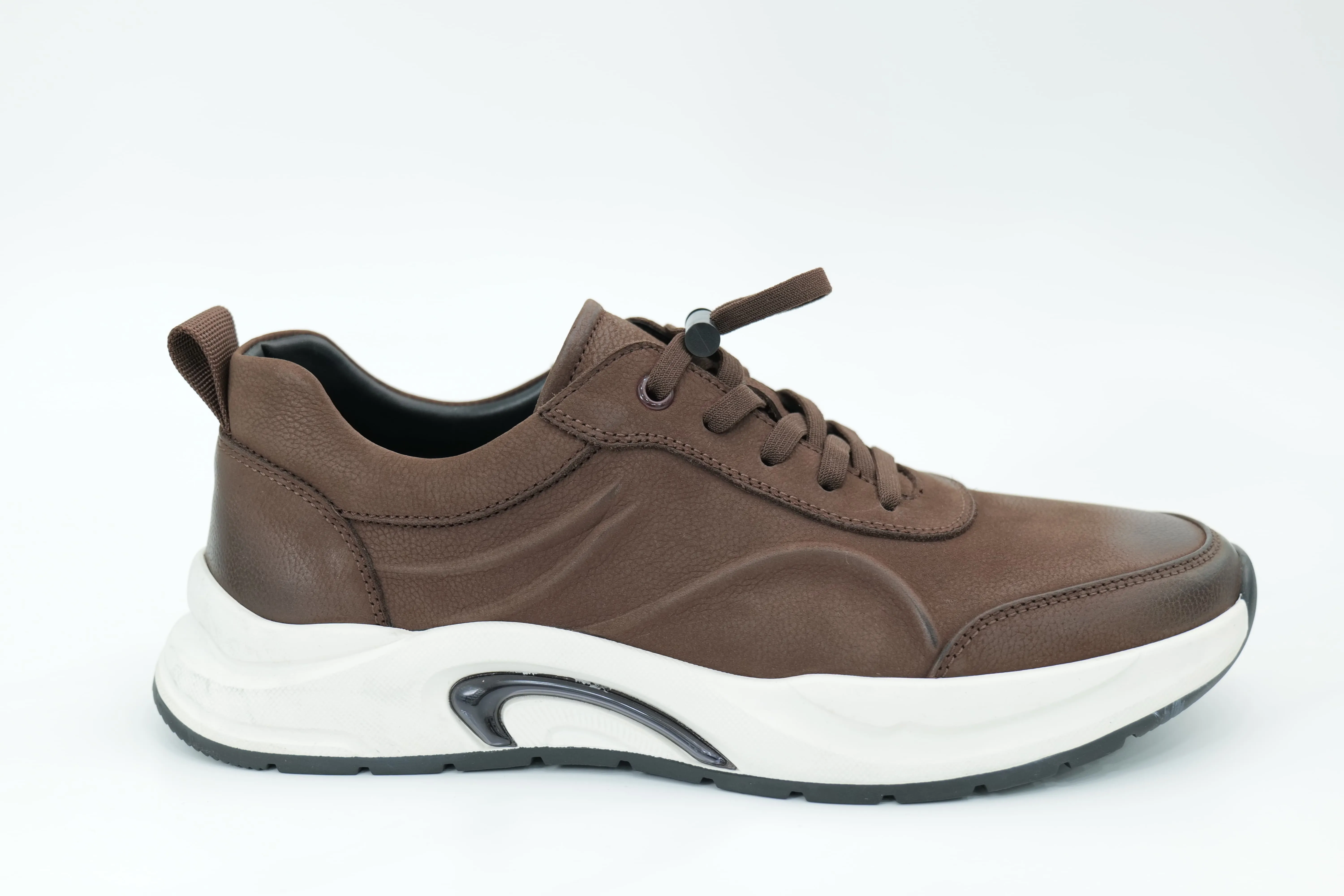 Sports shoes