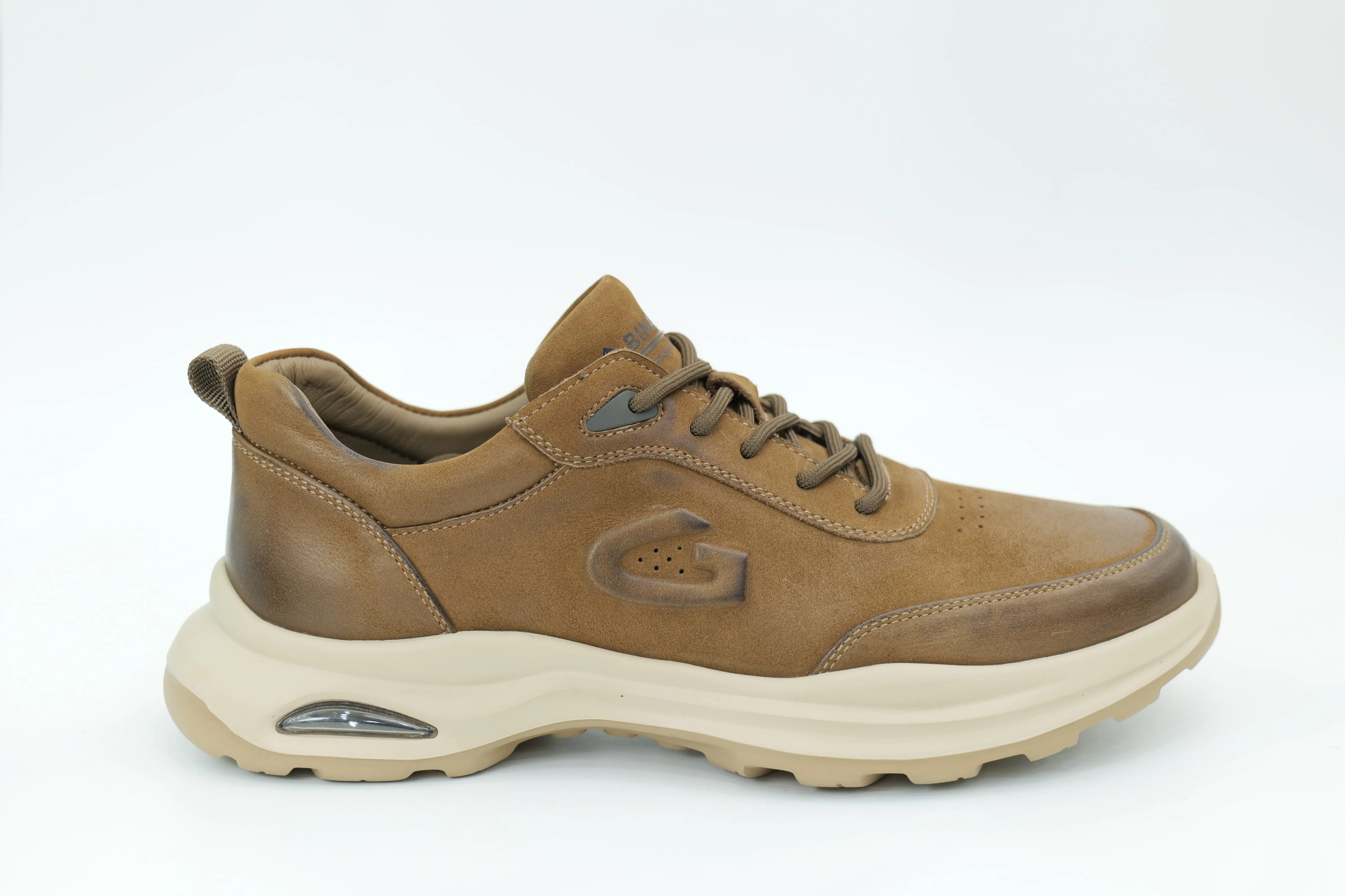 Sports shoes