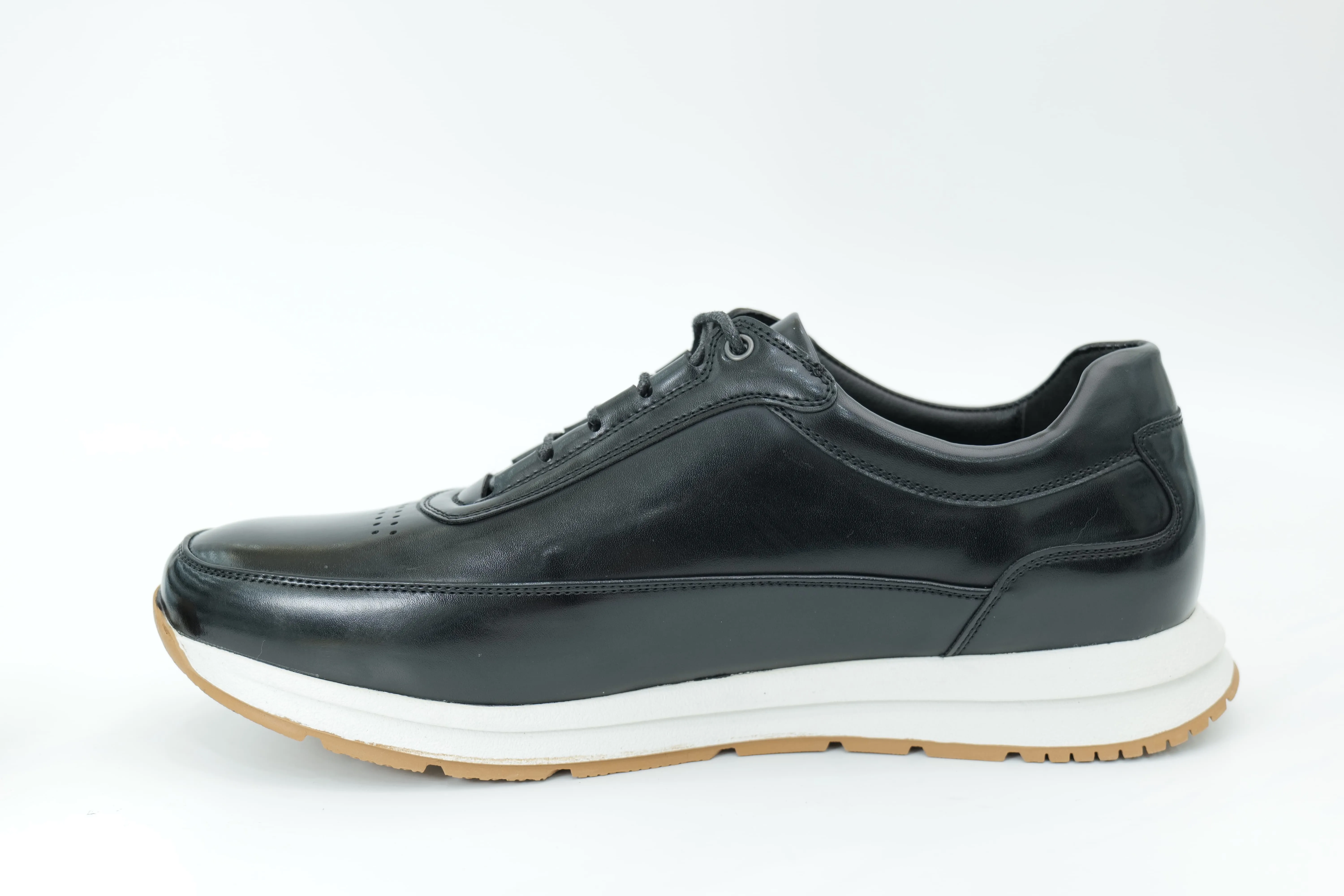 Sports shoes