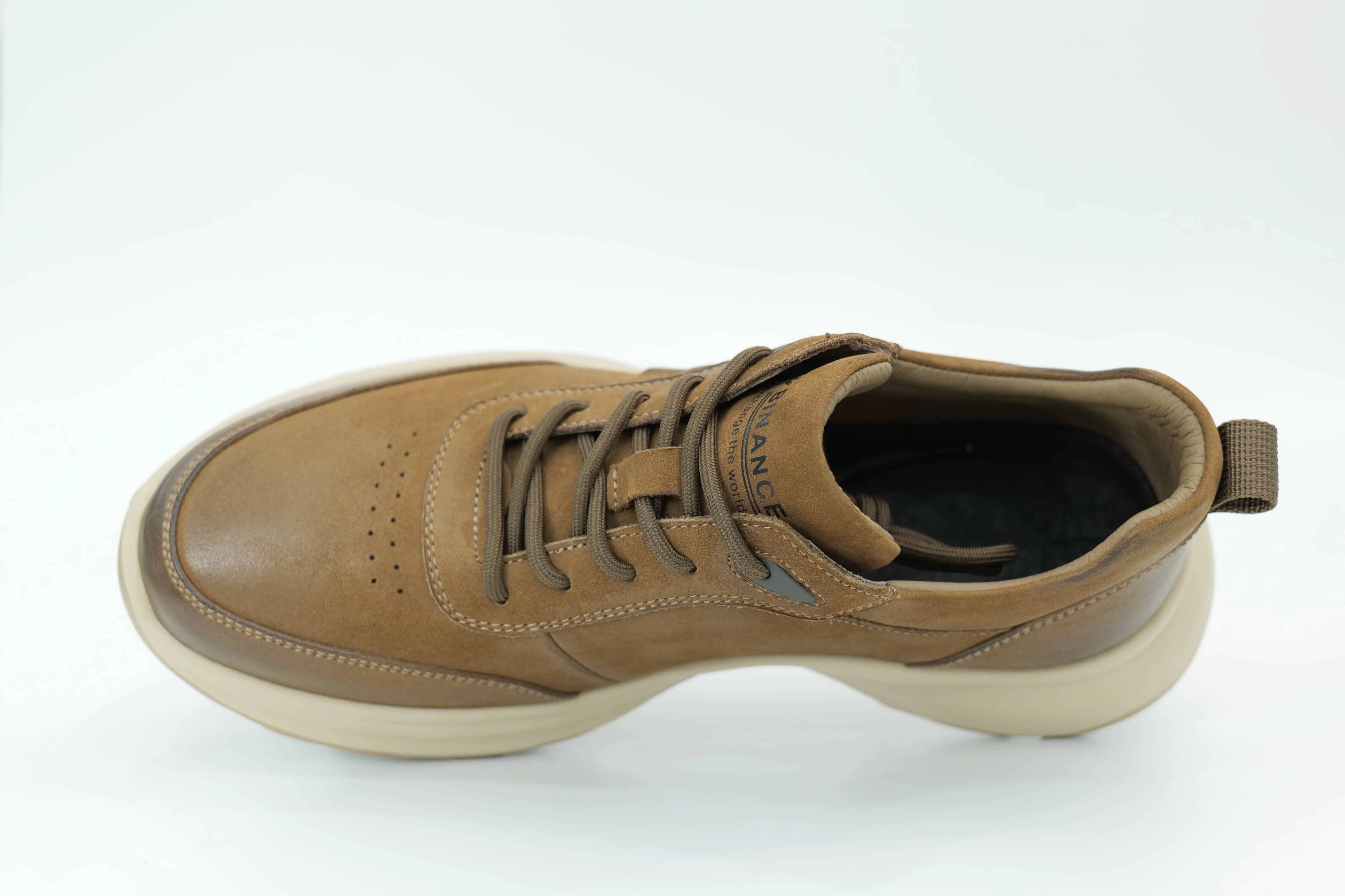 Sports shoes