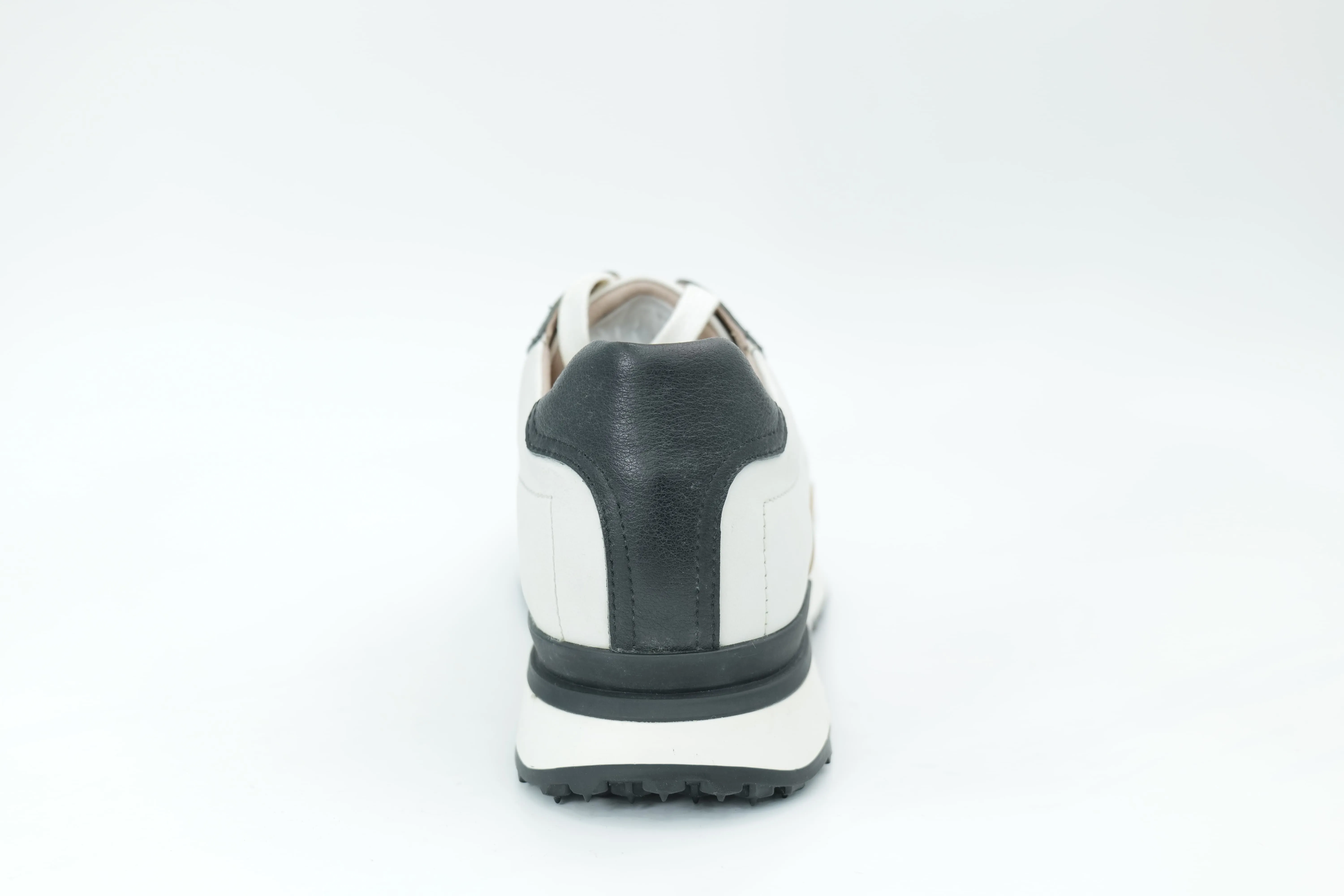 Sports shoes