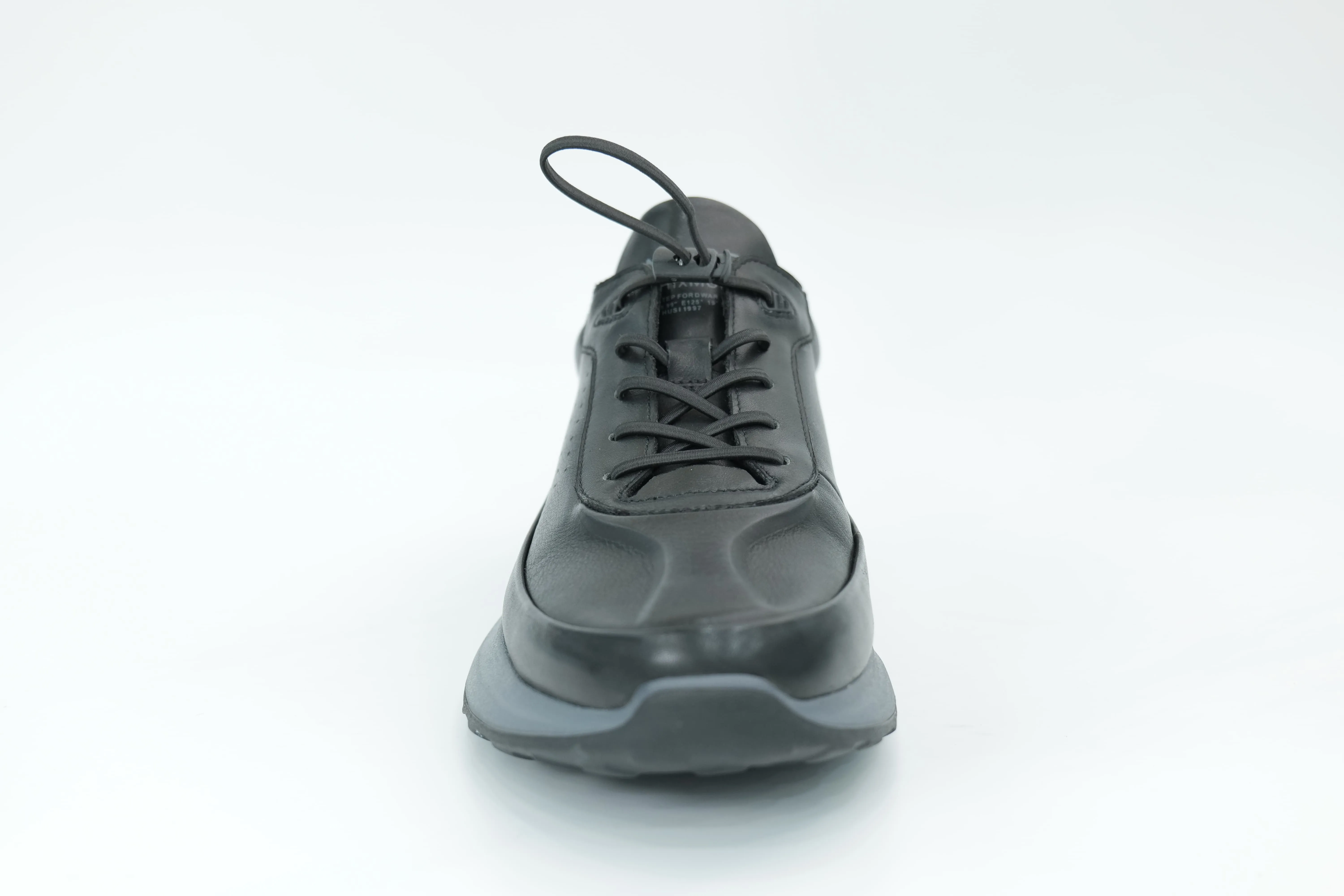 Sports shoes
