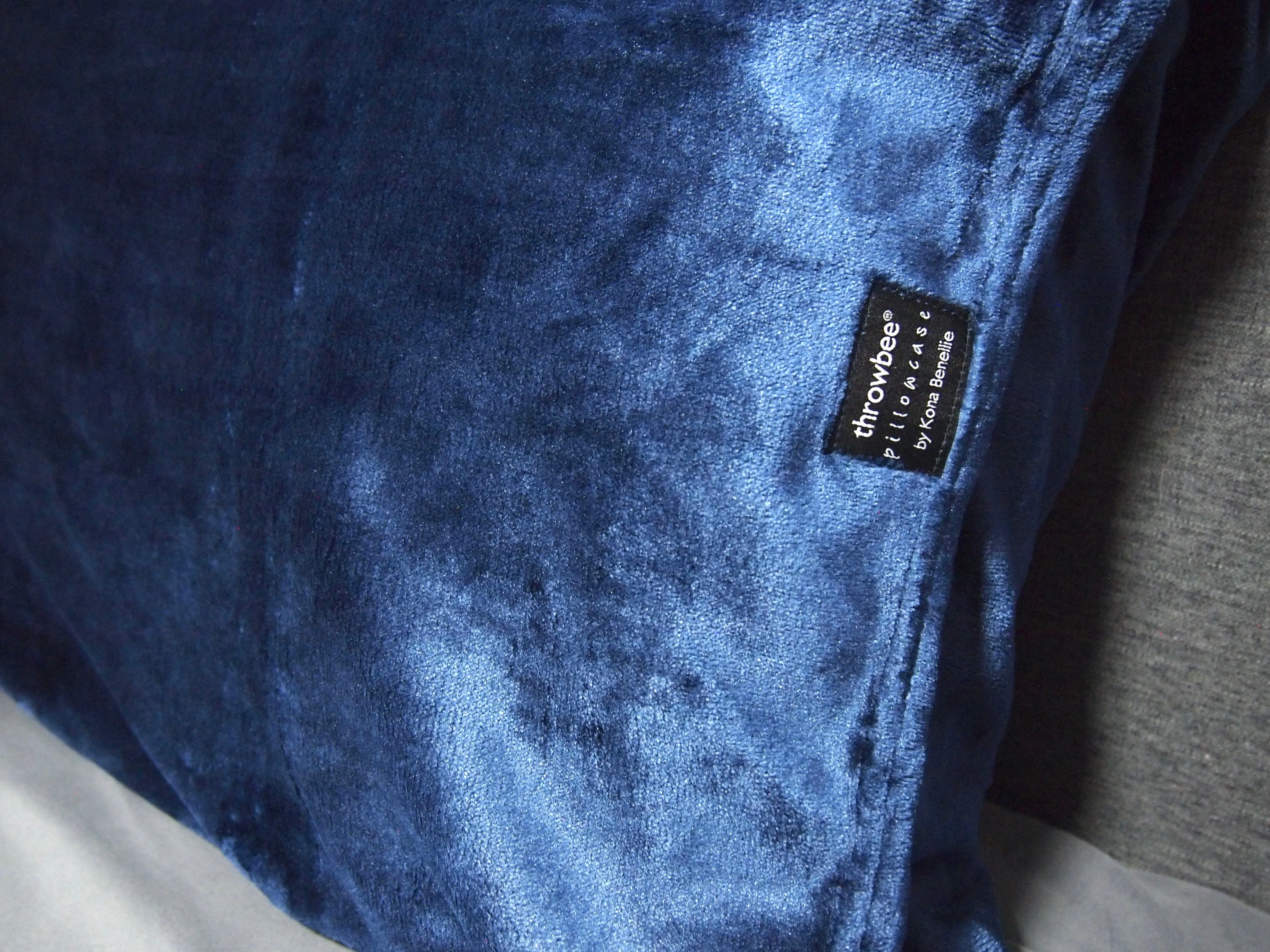 throwbee PILLOWCASE (Classic fitted) - Blue
