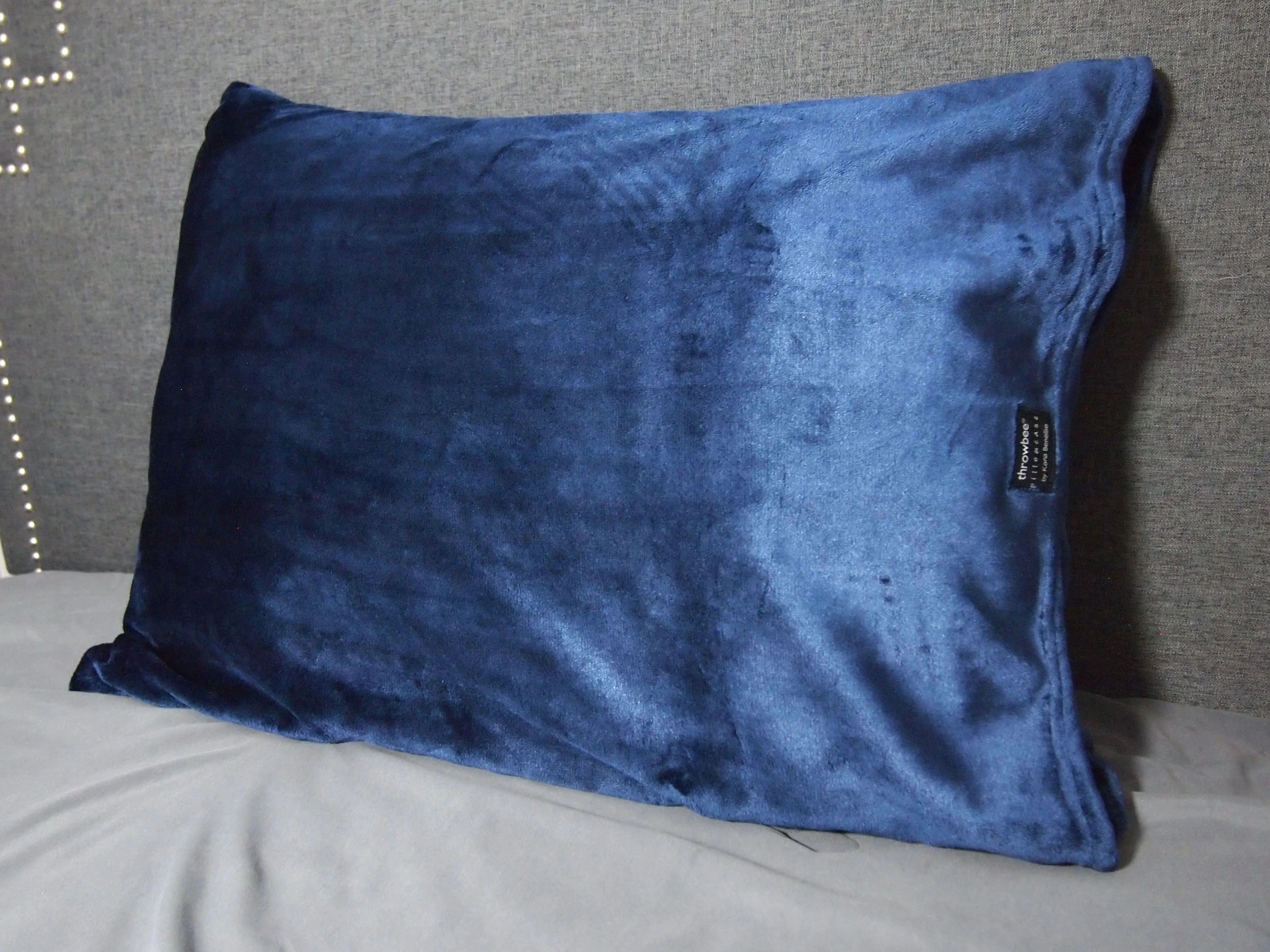 throwbee PILLOWCASE (Classic fitted) - Blue